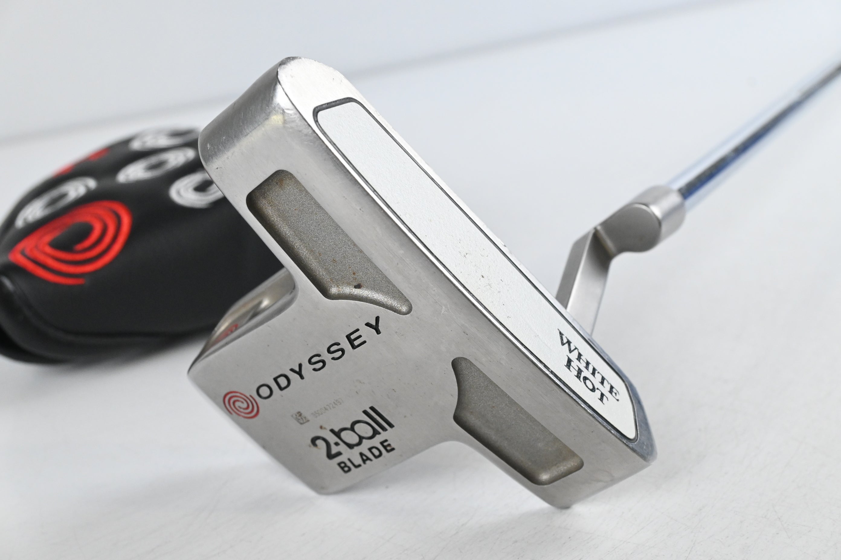 Odyssey White Hot 2-Ball Blade Putter / 31 Inch