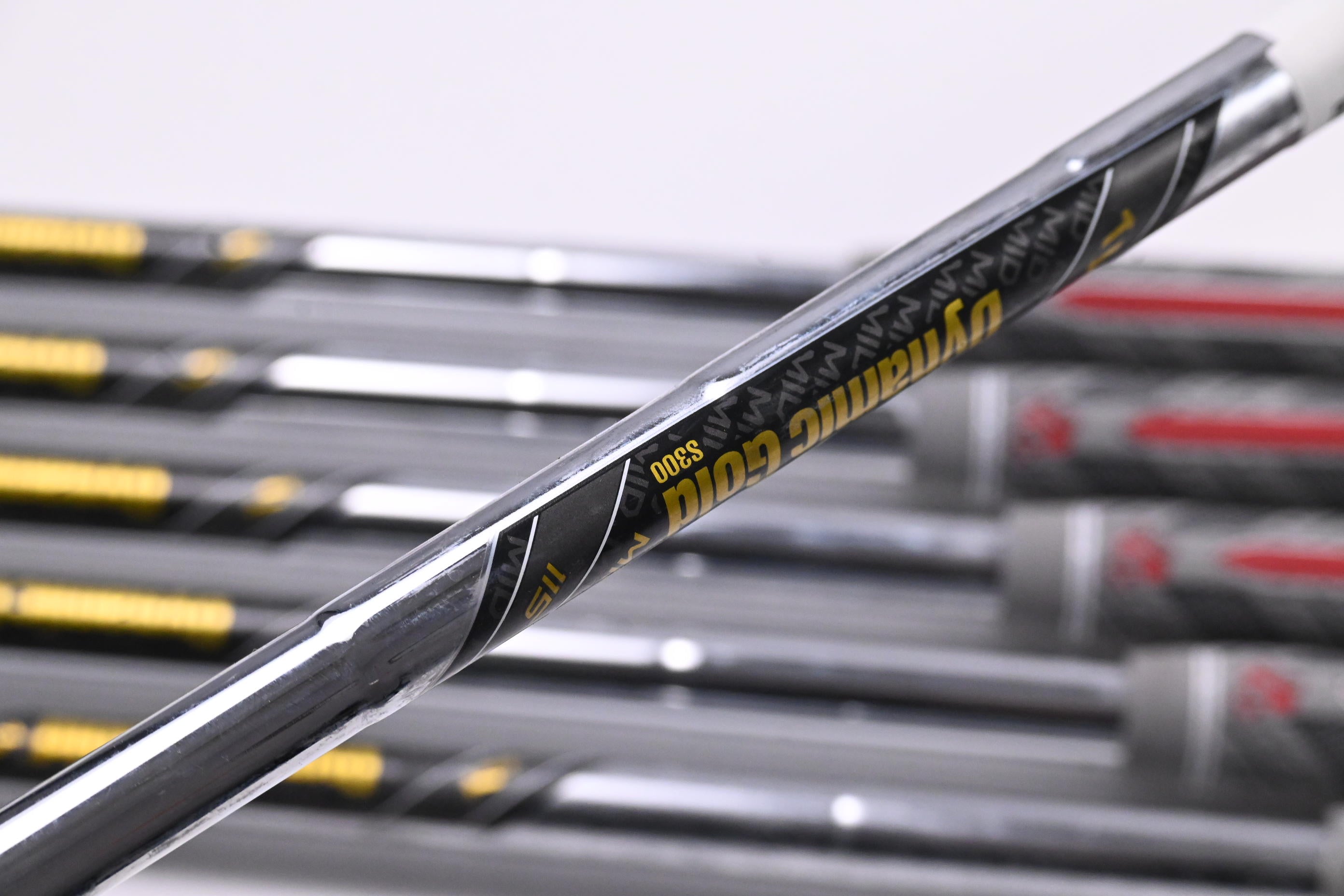 Srixon ZXi5 Irons / 5-PW / Stiff Flex Dynamic Gold Mid 115 S300 Shafts