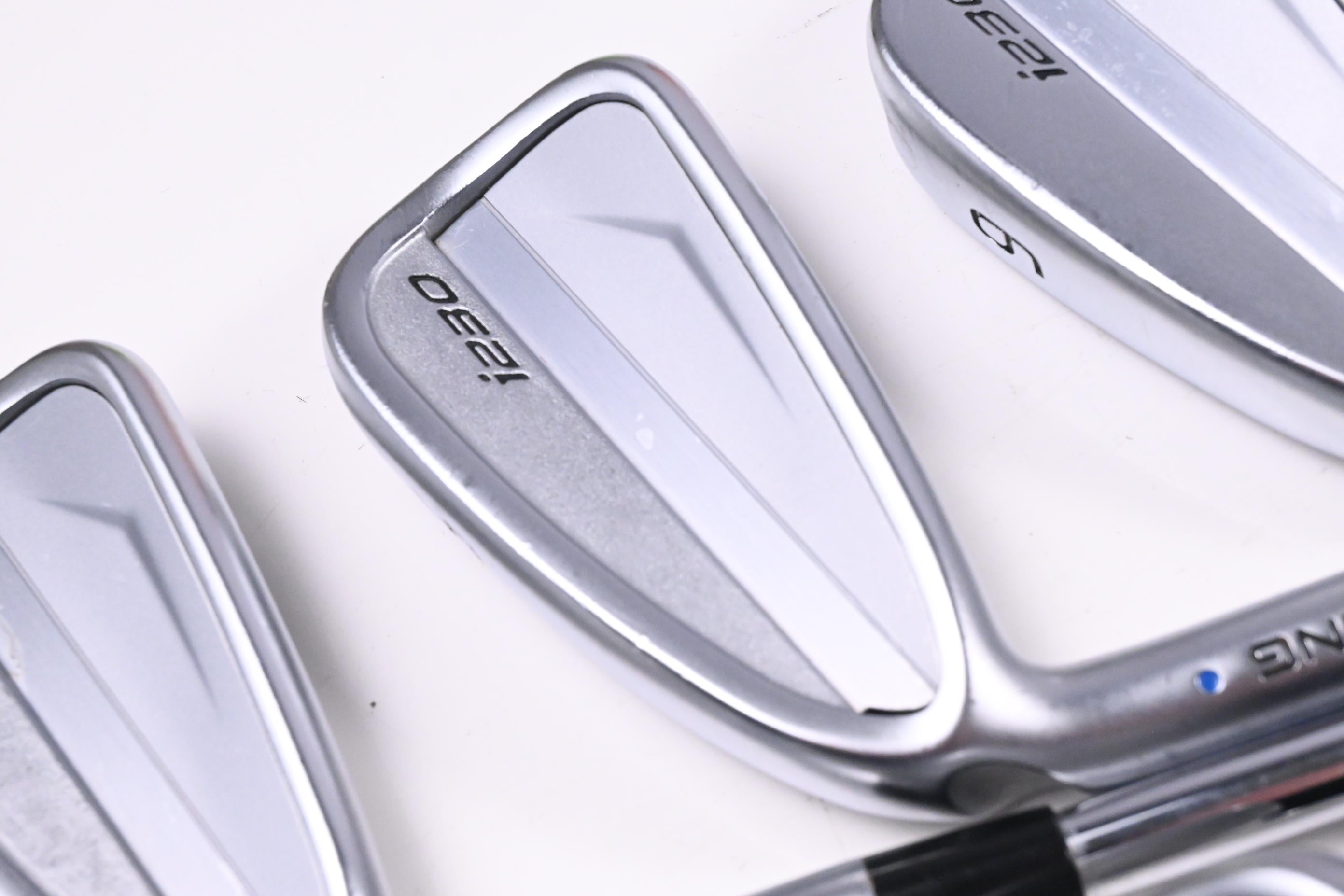 Left Hand Ping i230 Irons / 4-PW+GW / Blue Dot / Regular Flex Elevate MPH 95