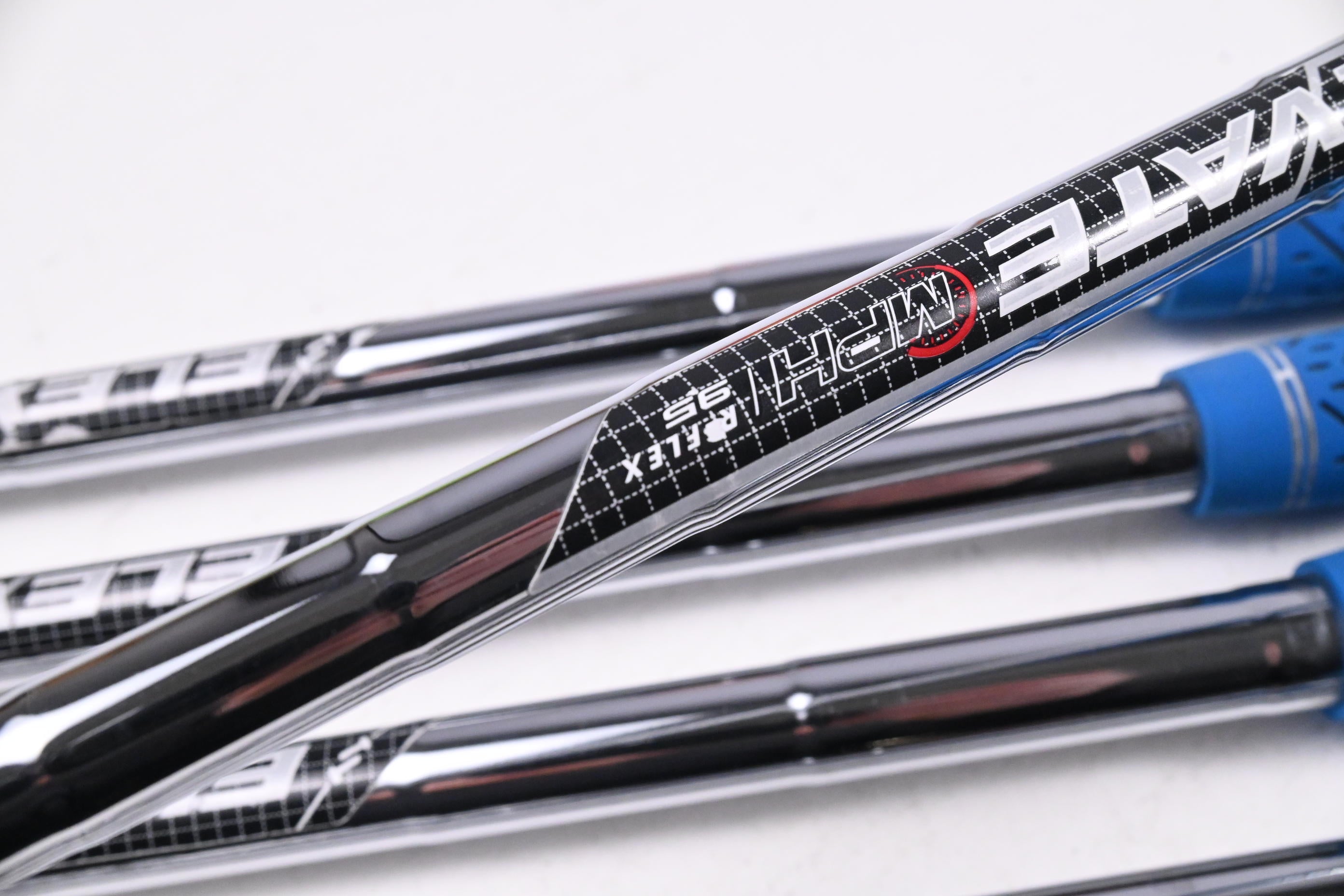 Left Hand Ping i230 Irons / 4-PW+GW / Blue Dot / Regular Flex Elevate MPH 95