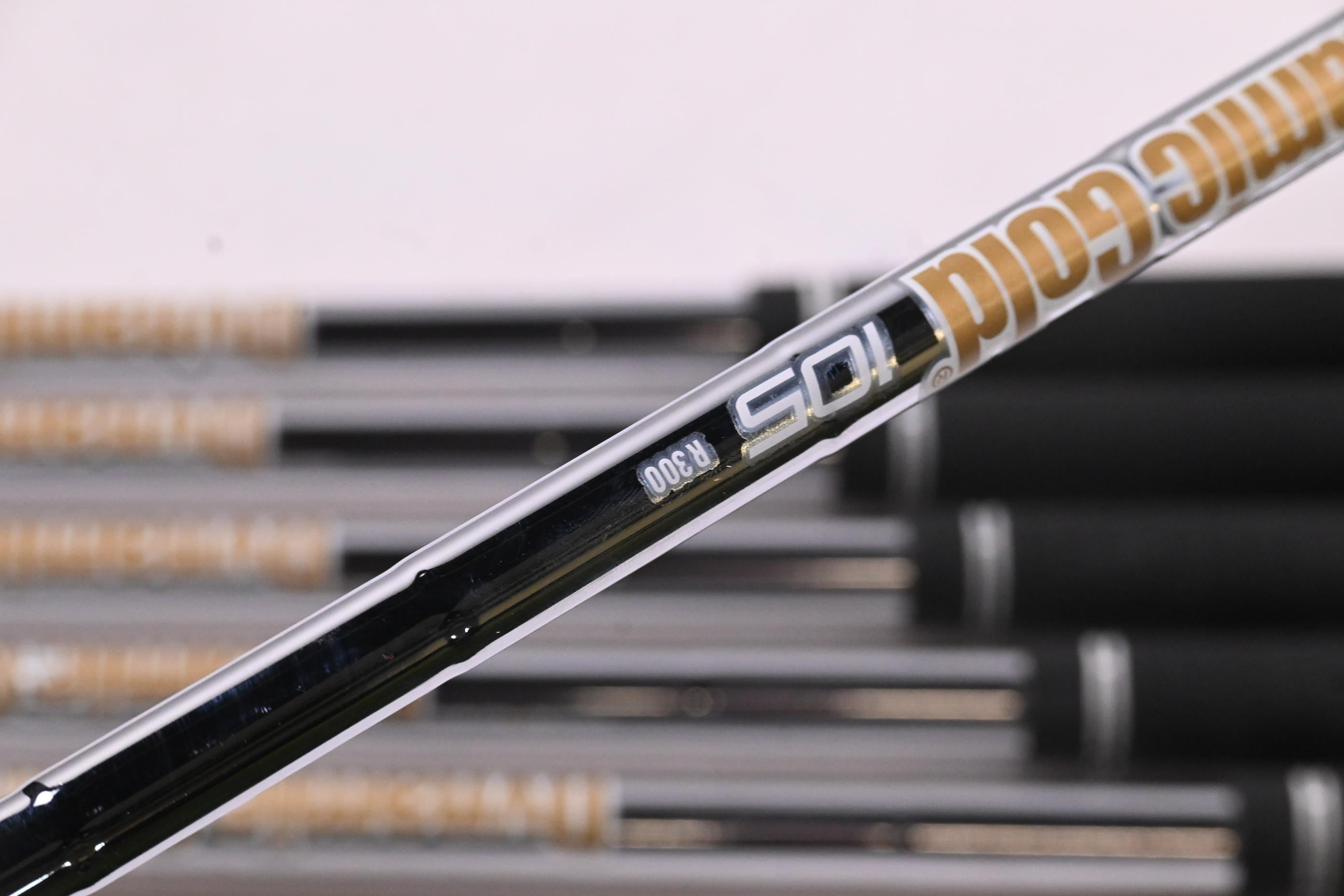 Mizuno Pro M-15 Irons / 5-PW / Regular Flex Dynamic Gold 105 R300 Shafts