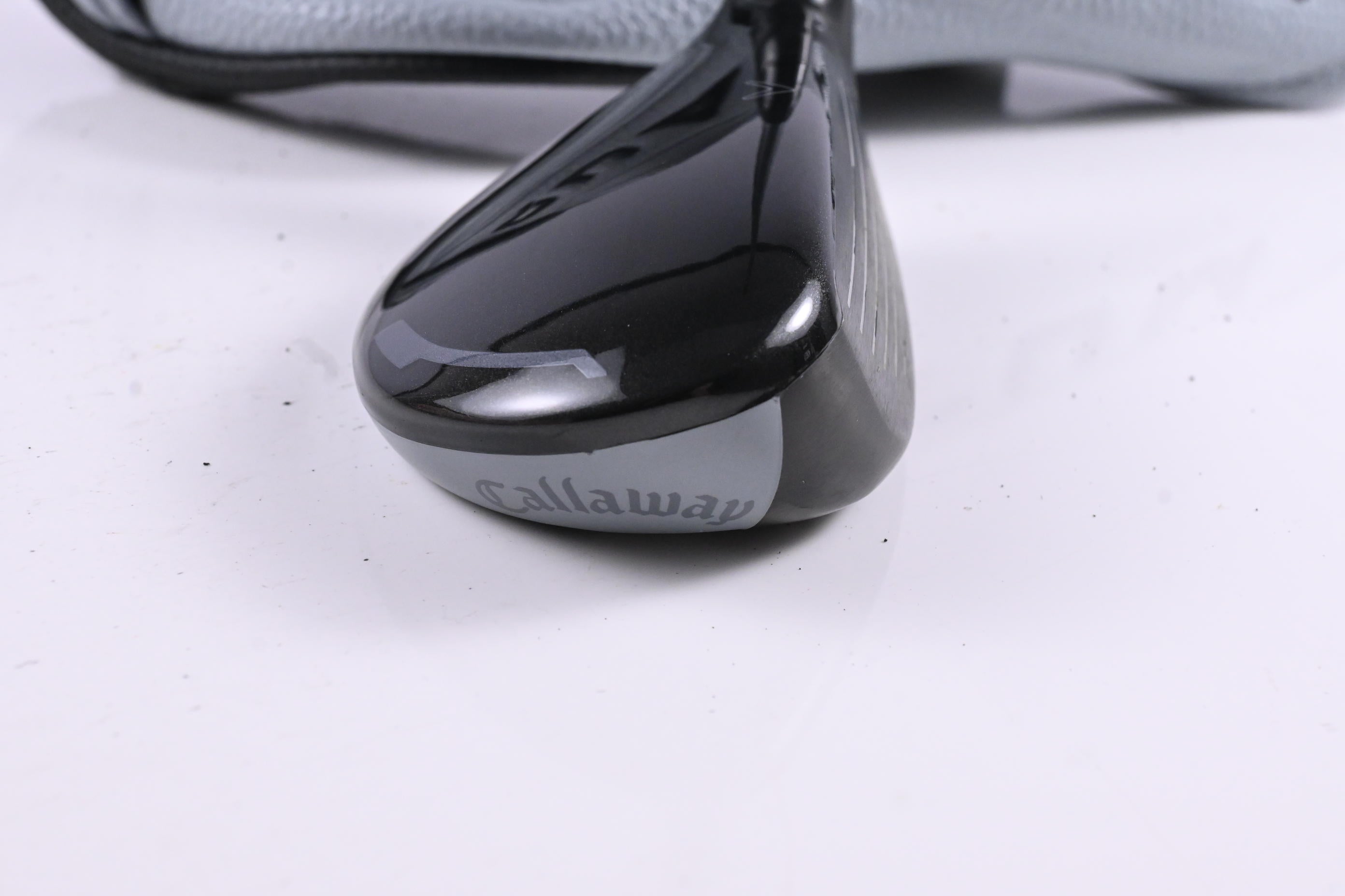 Callaway Quantum Max #4 Hybrid / 21 Degree / Regular Flex Denali Silver 60 Shaft