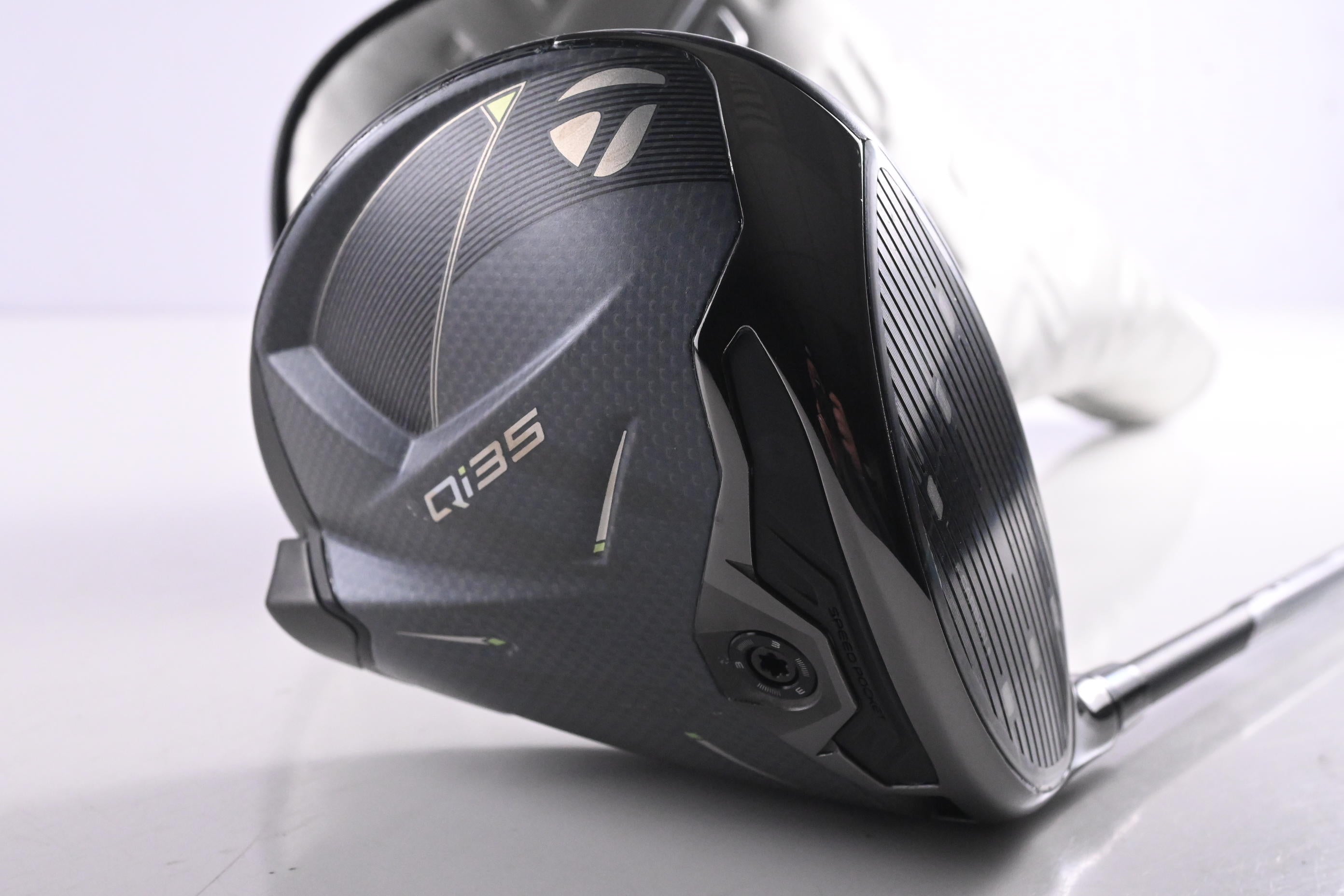 Taylormade Qi35 Driver / 10.5 Degree / Regular Flex Ventus Blue 5 Shaft