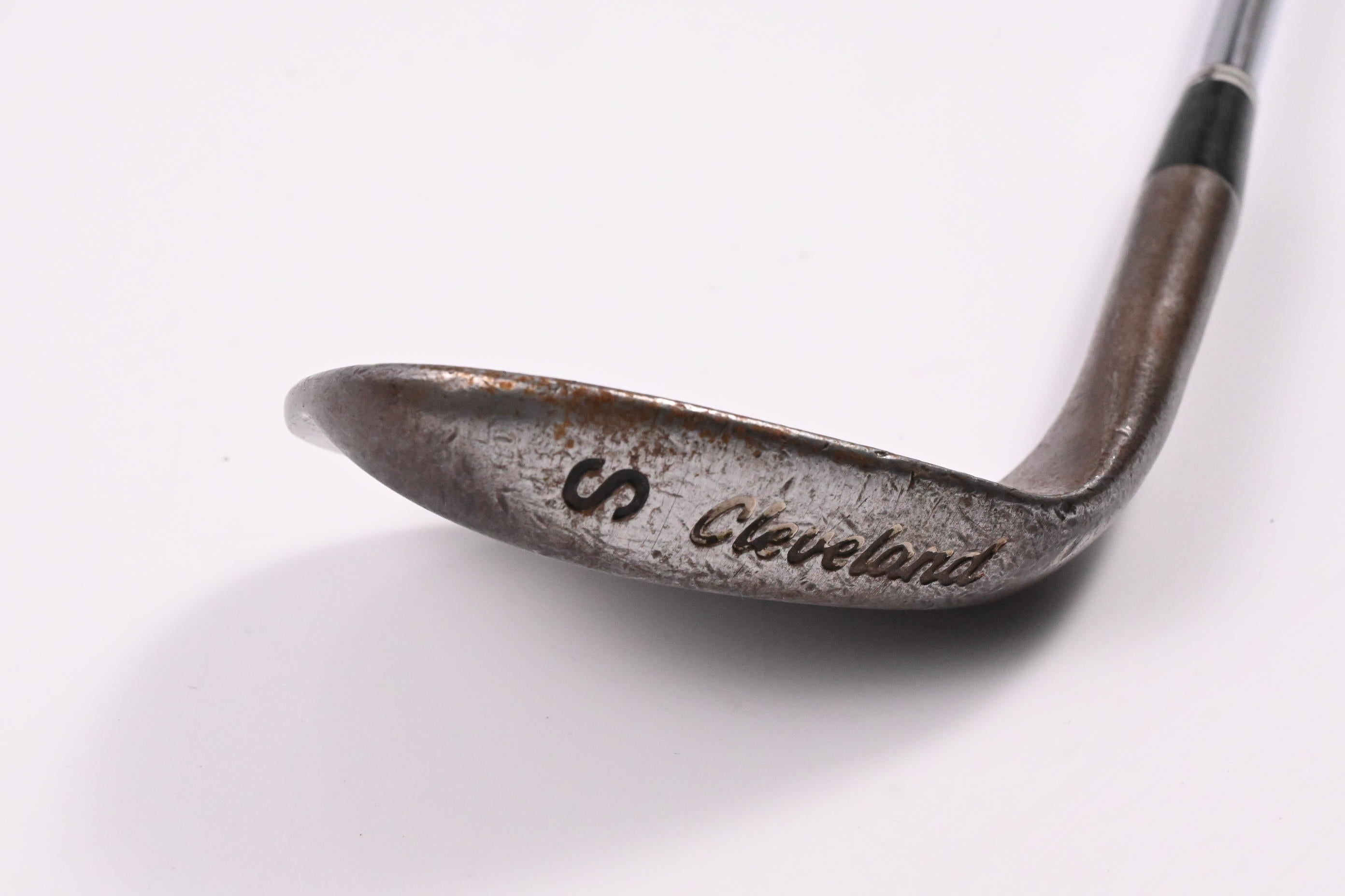 Cleveland Reg 588 RTG Sand Wedge / 54 Degree / Stiff Flex Dynamic Gold Shaft
