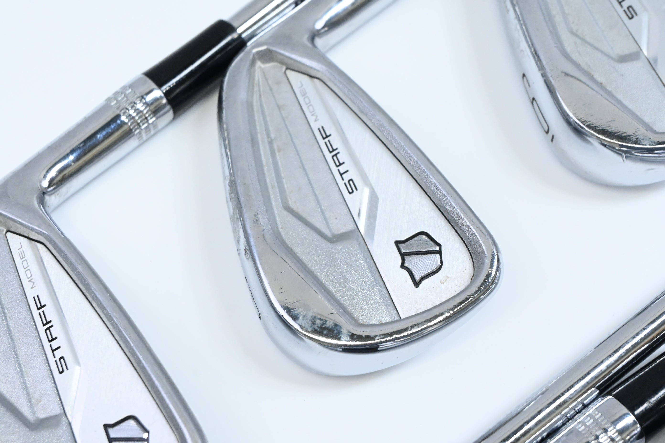 Wilson Staff Model 2024 CB Irons / 4-PW / Regular Flex Dynamic Gold R300 Mid 115