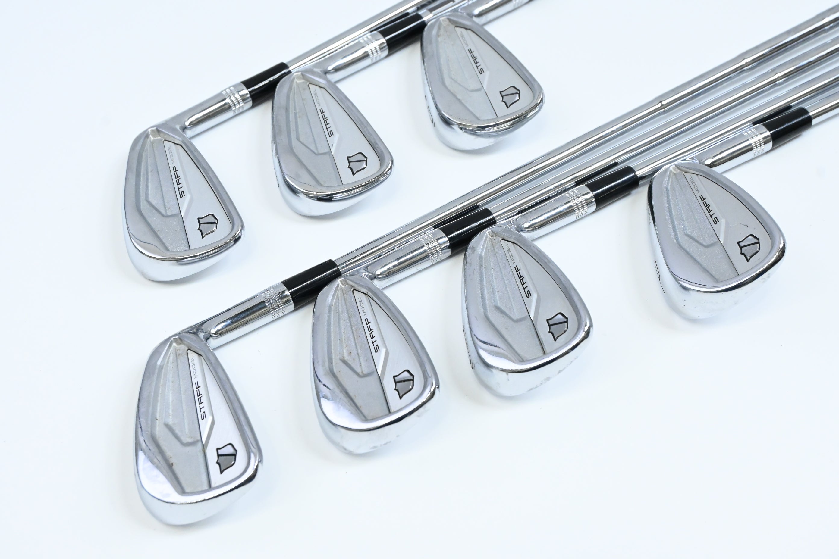 Wilson Staff Model 2024 CB Irons / 4-PW / Regular Flex Dynamic Gold R300 Mid 115