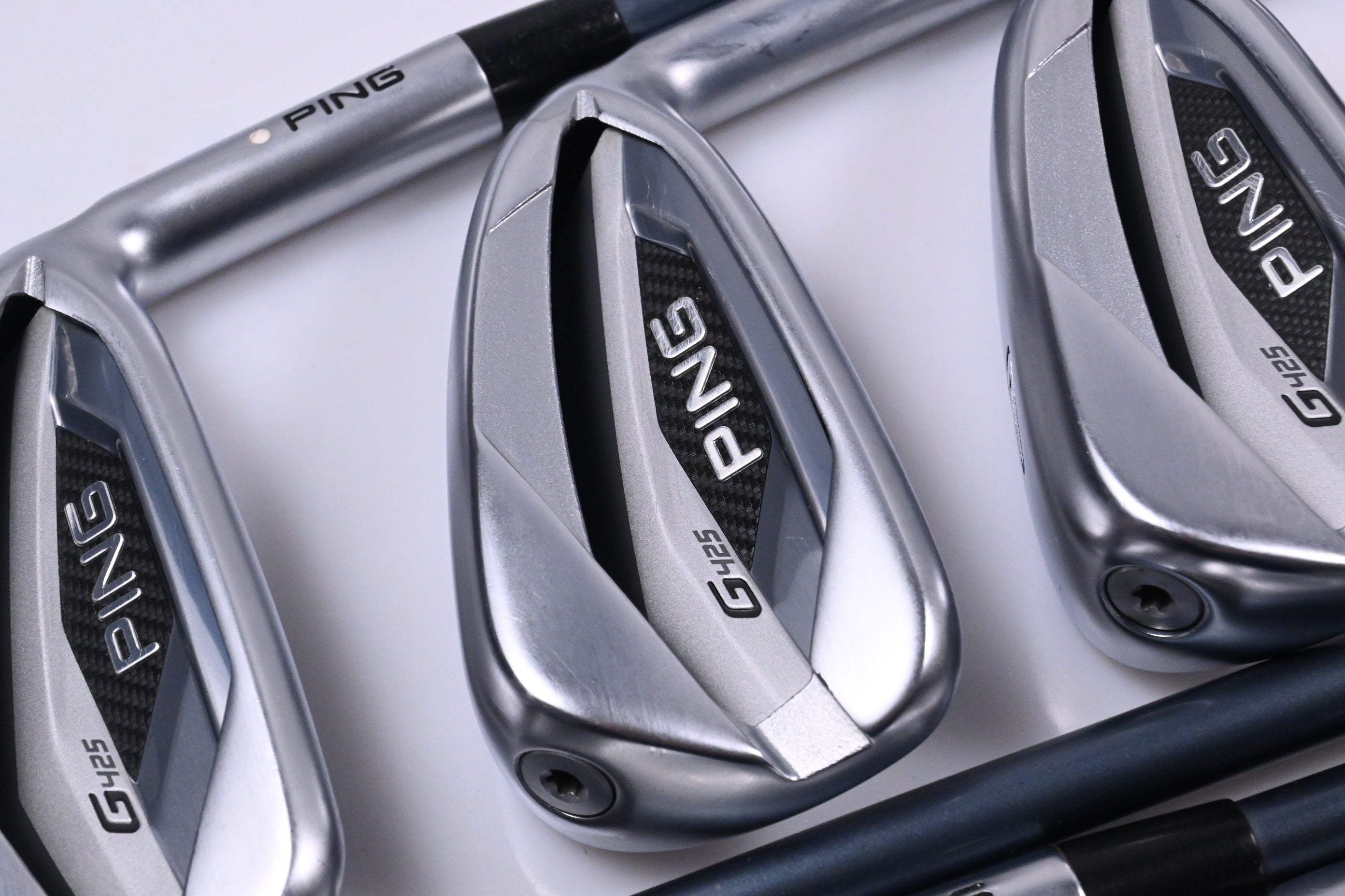 Ping G425 Irons / 5-PW+SW / White Dot / Regular Flex Ping Alta CB Slate Shafts