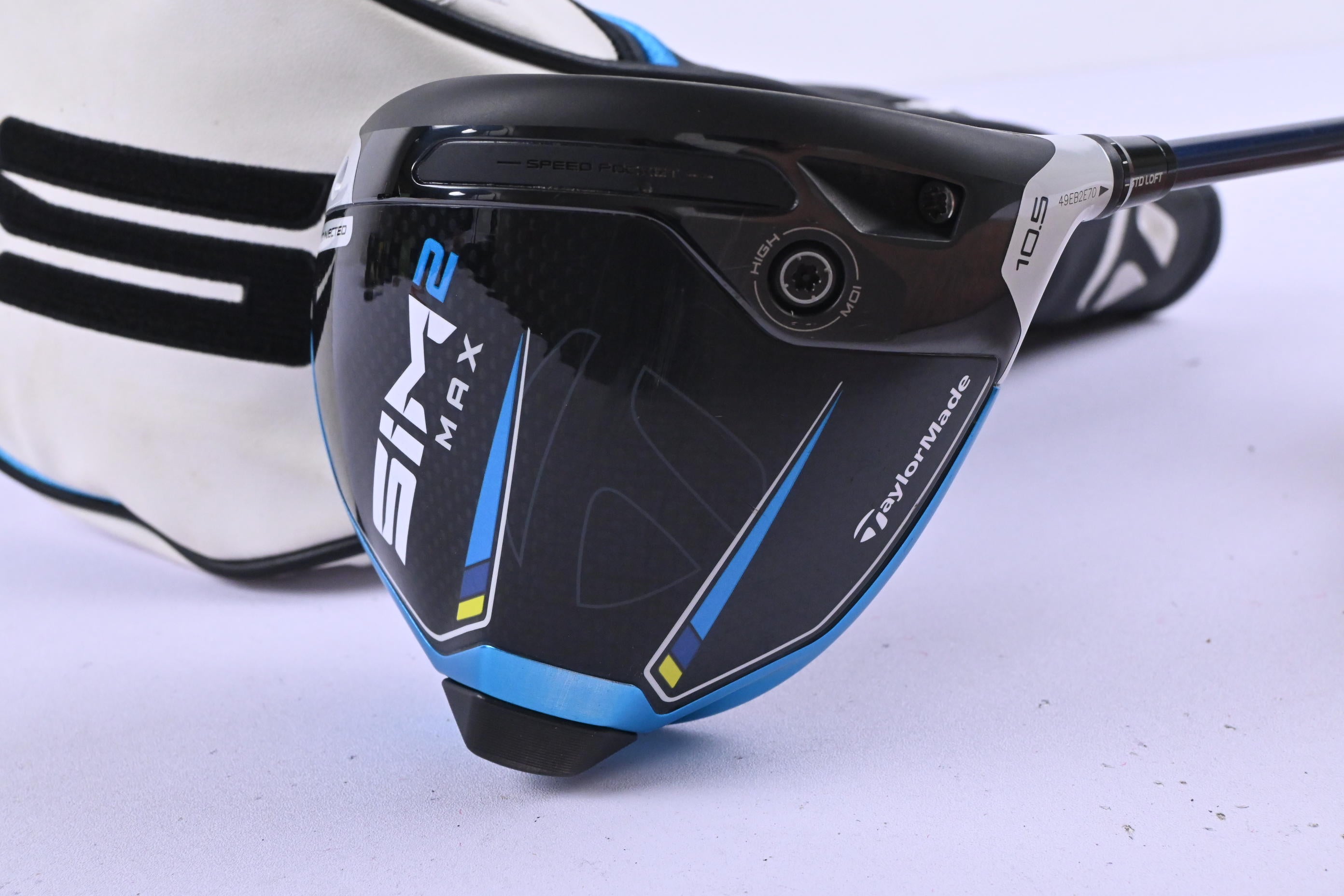 Taylormade SIM2 Max Driver / 10.5 Degree / Regular Flex Fujikura Ventus Blue 5