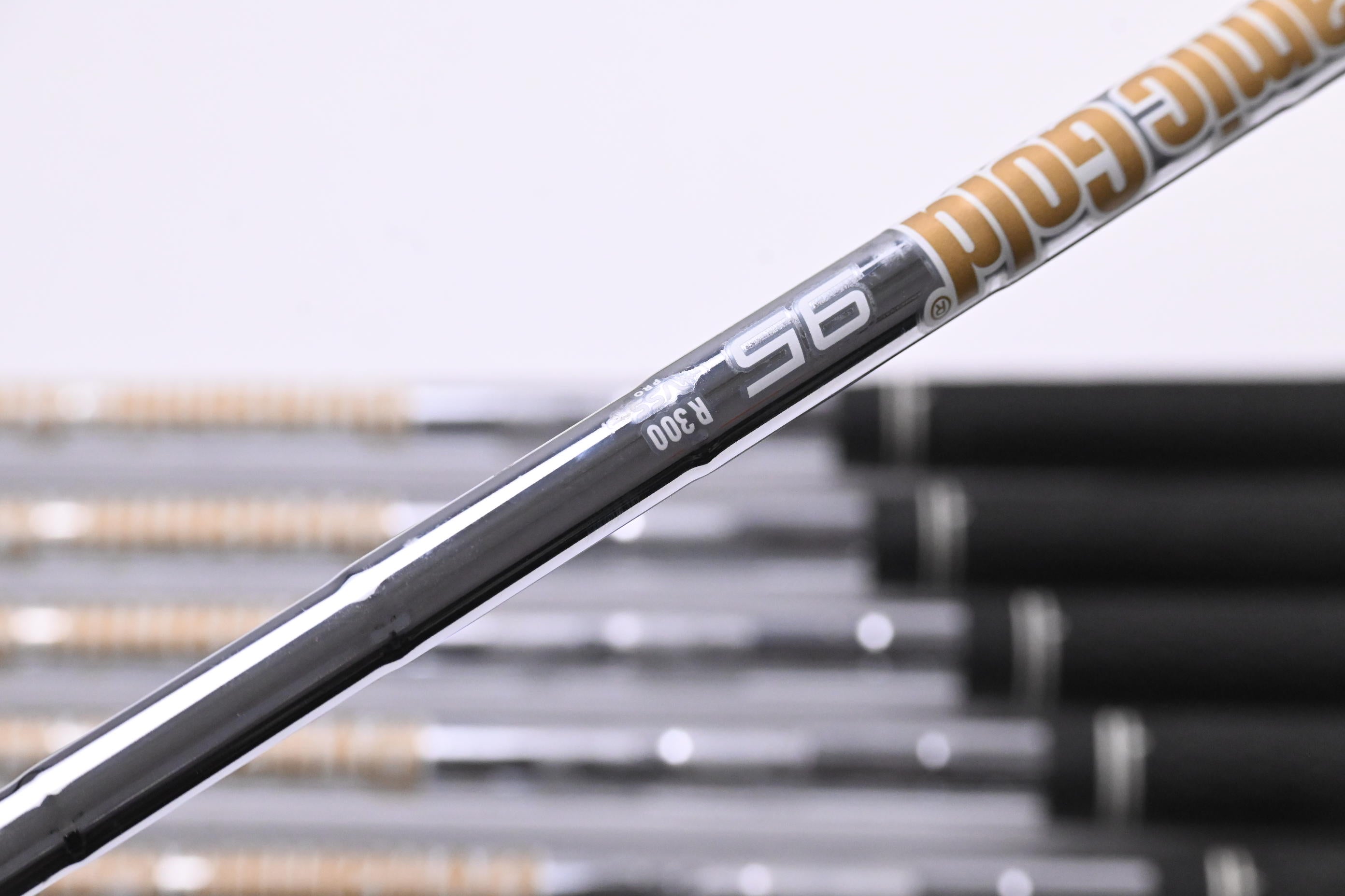 Wilson D9 Forged Irons / 6-PW+GW / Regular Flex Dynamic Gold 95 R300 Shafts