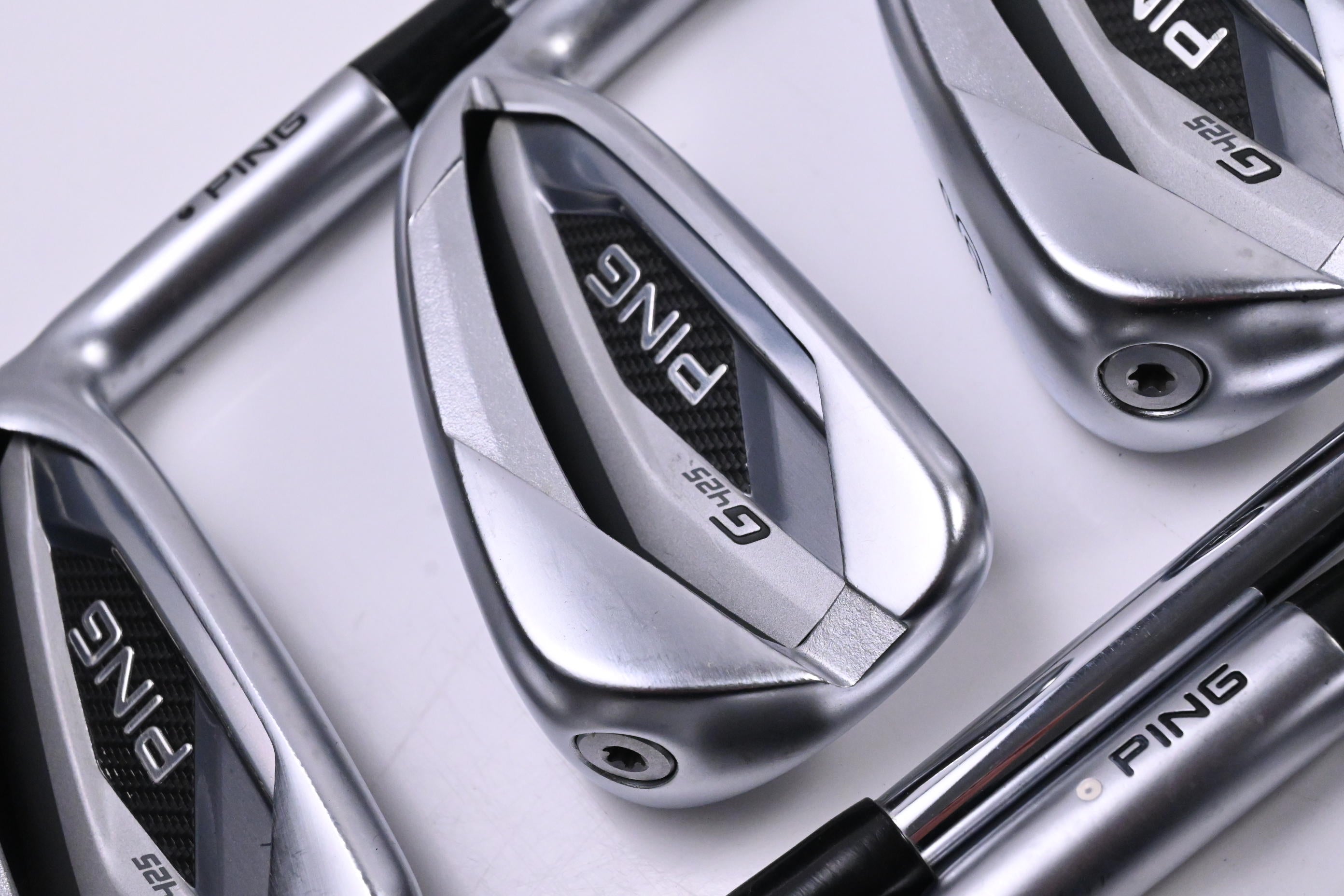 Ping G425 Irons / 4-PW+SW / White Dot / Regular Flex Ping AWT 2.0 Shafts