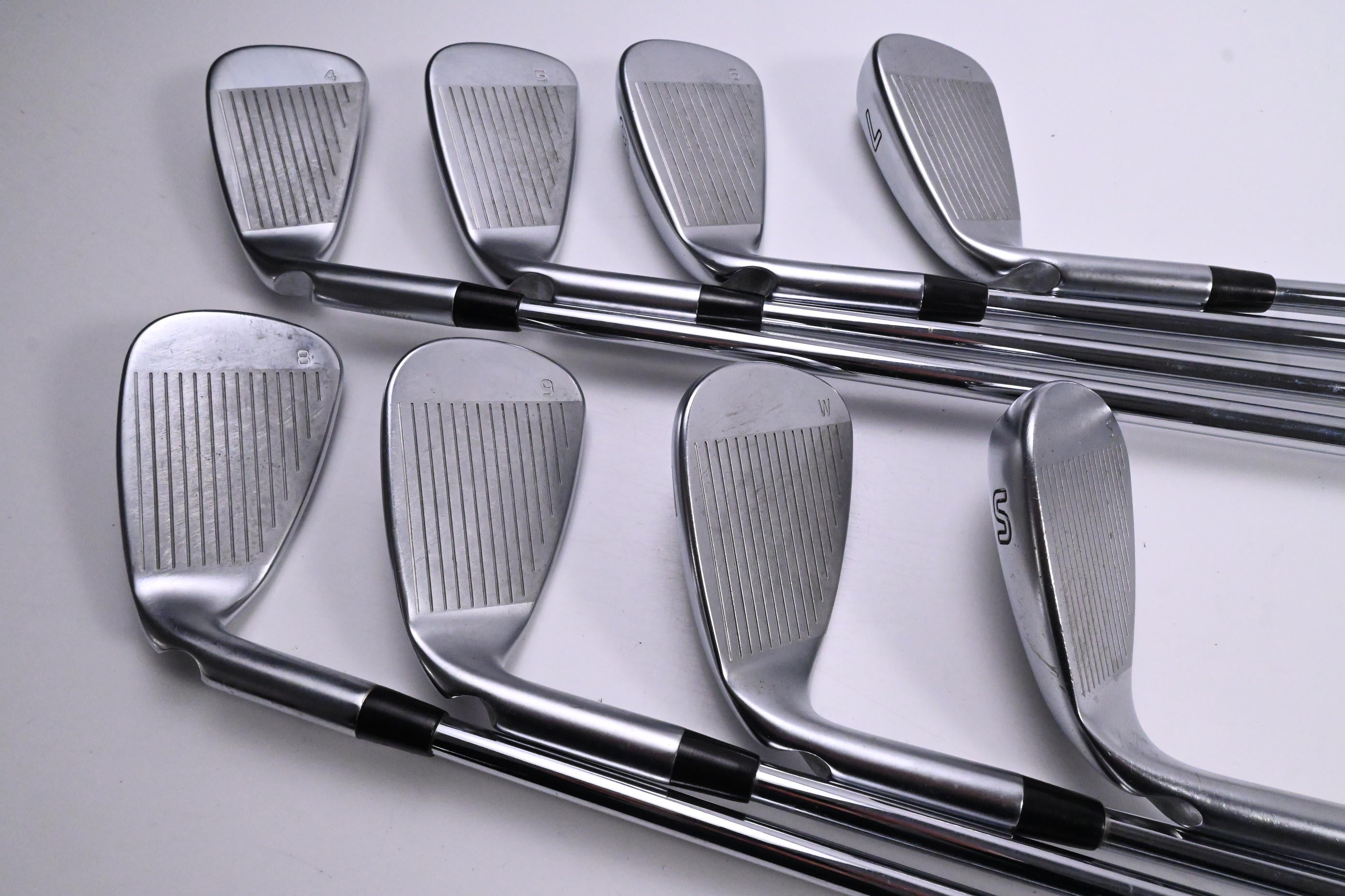 Ping G425 Irons / 4-PW+SW / White Dot / Regular Flex Ping AWT 2.0 Shafts