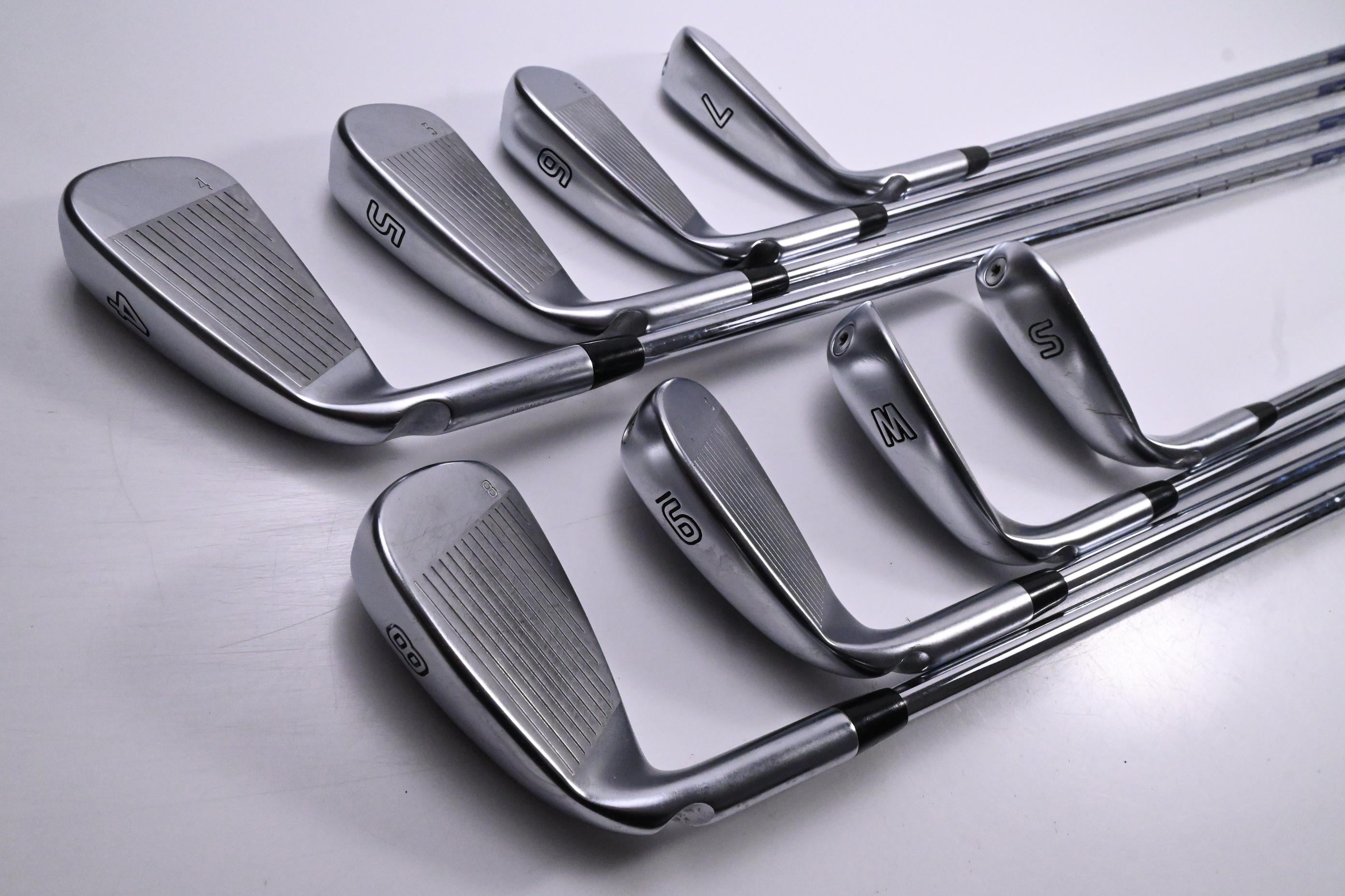 Ping G425 Irons / 4-PW+SW / White Dot / Regular Flex Ping AWT 2.0 Shafts