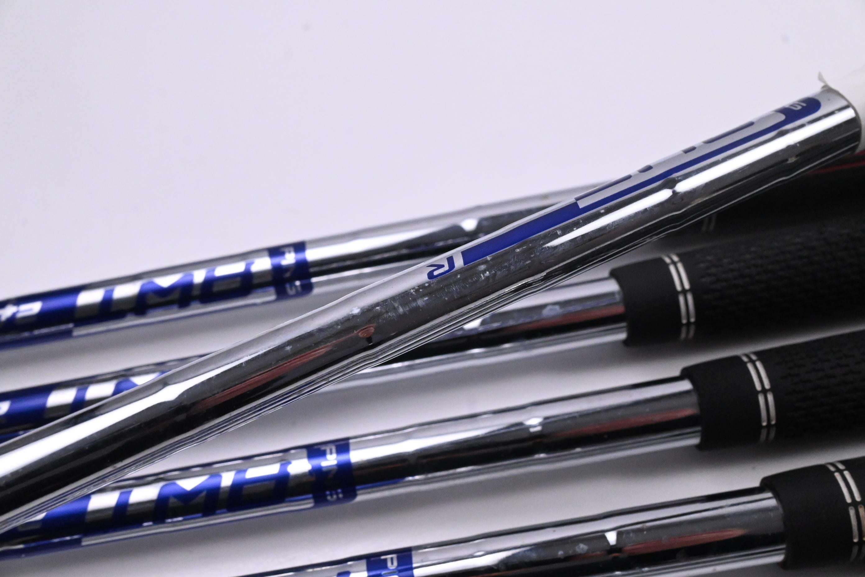 Ping G425 Irons / 4-PW+SW / White Dot / Regular Flex Ping AWT 2.0 Shafts