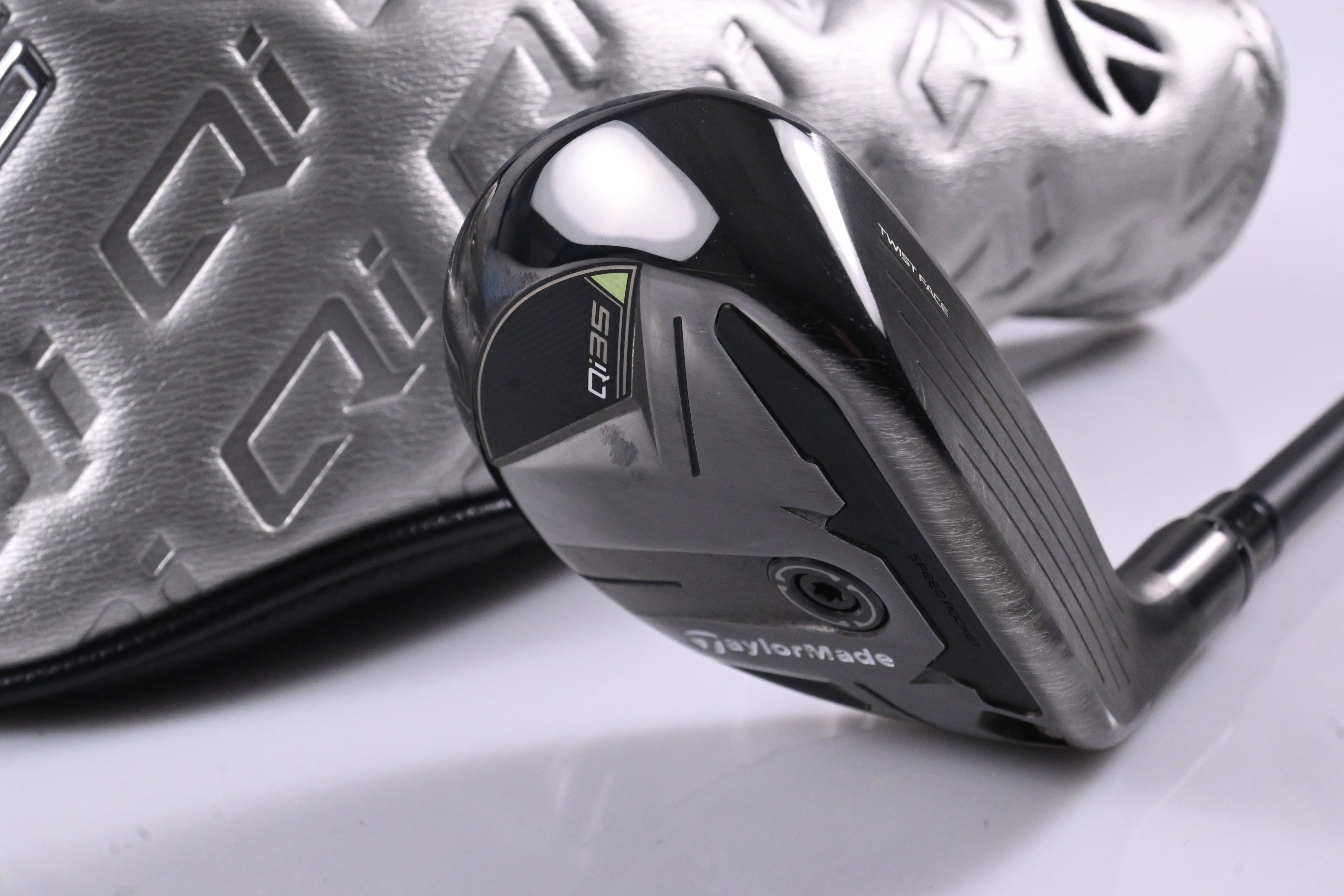 Taylormade Qi35 #4 Hybrid / 22 Degree / Regular Flex Fujikura Ventus Blue '25 6