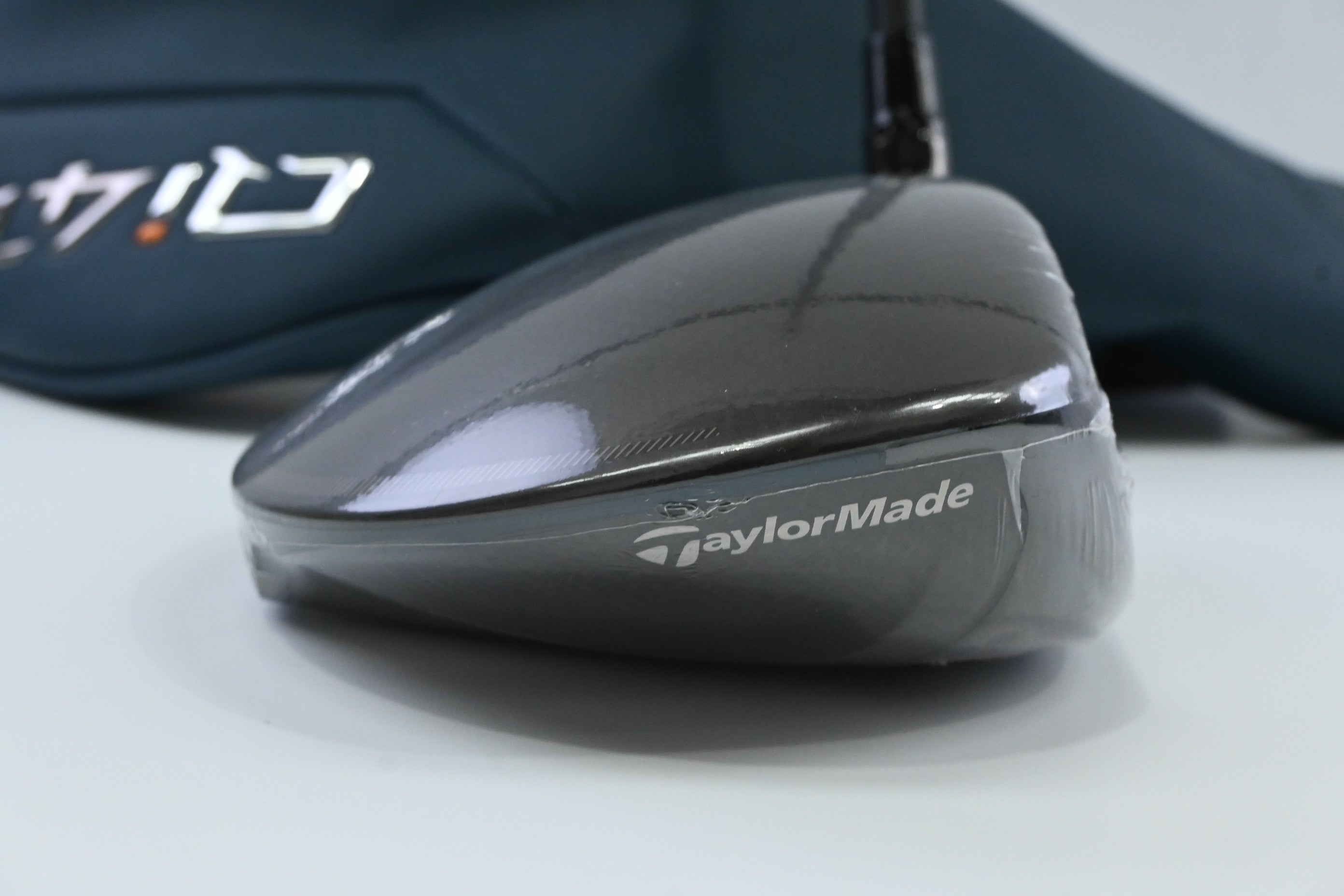Taylormade Qi4D Driver / 10.5 Degree / Regular Flex Fujikura Ventus Blue 5