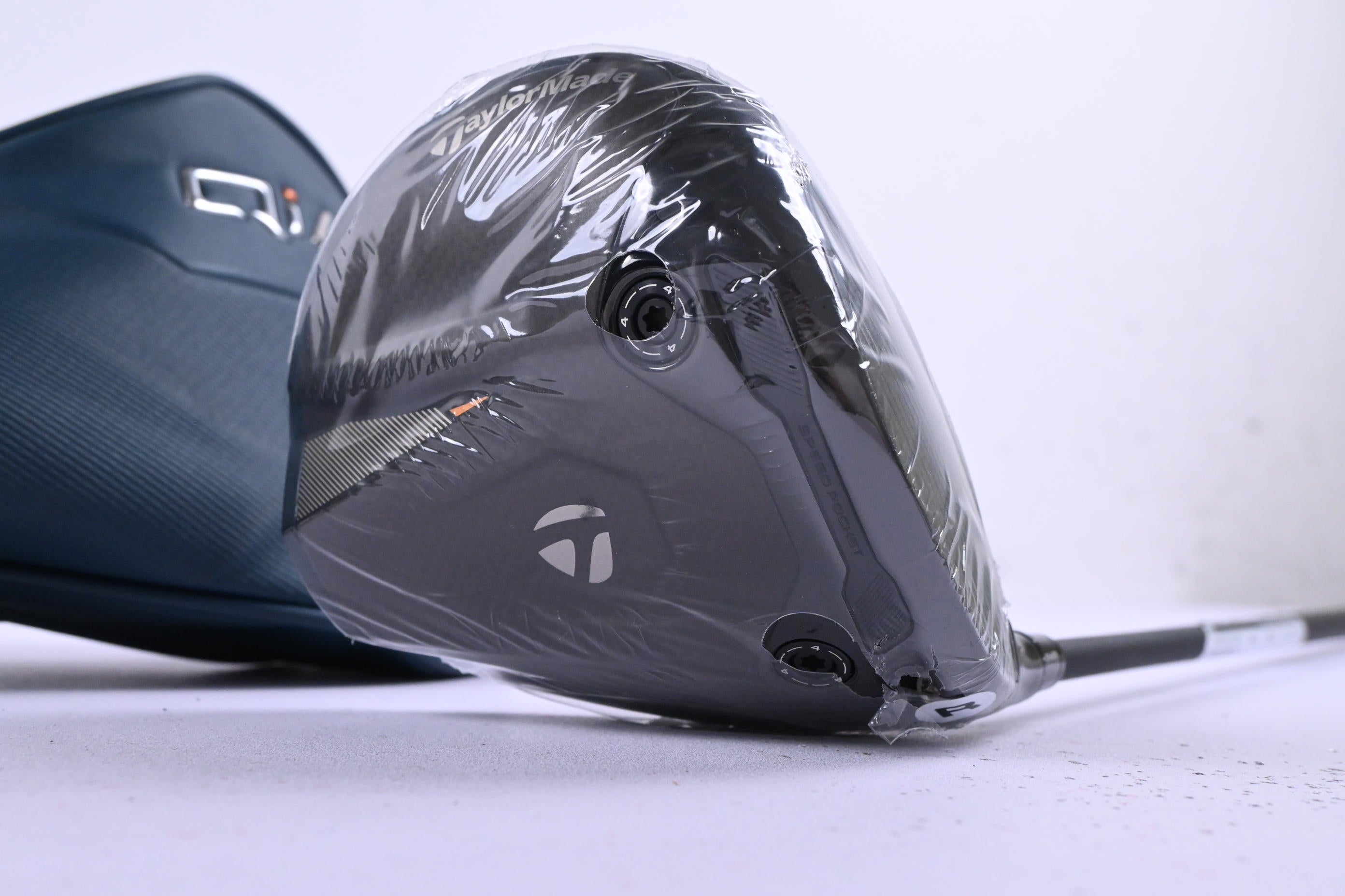 Taylormade Qi4D Driver / 10.5 Degree / Regular Flex REAX 50 Shaft