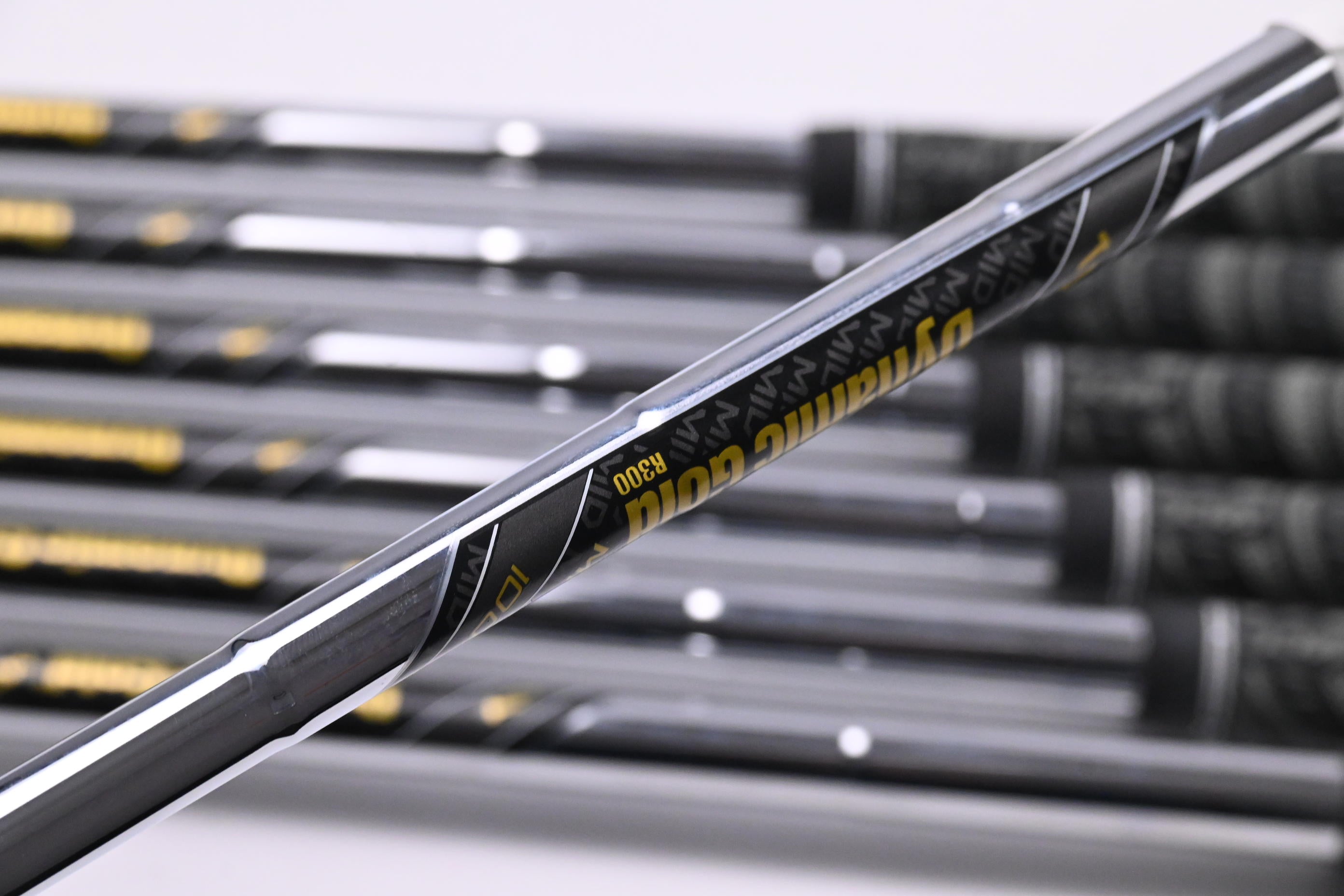 Mizuno Pro 245 Irons / 4-PW / Regular Flex Dynamic Gold MID 100 R300 Shafts