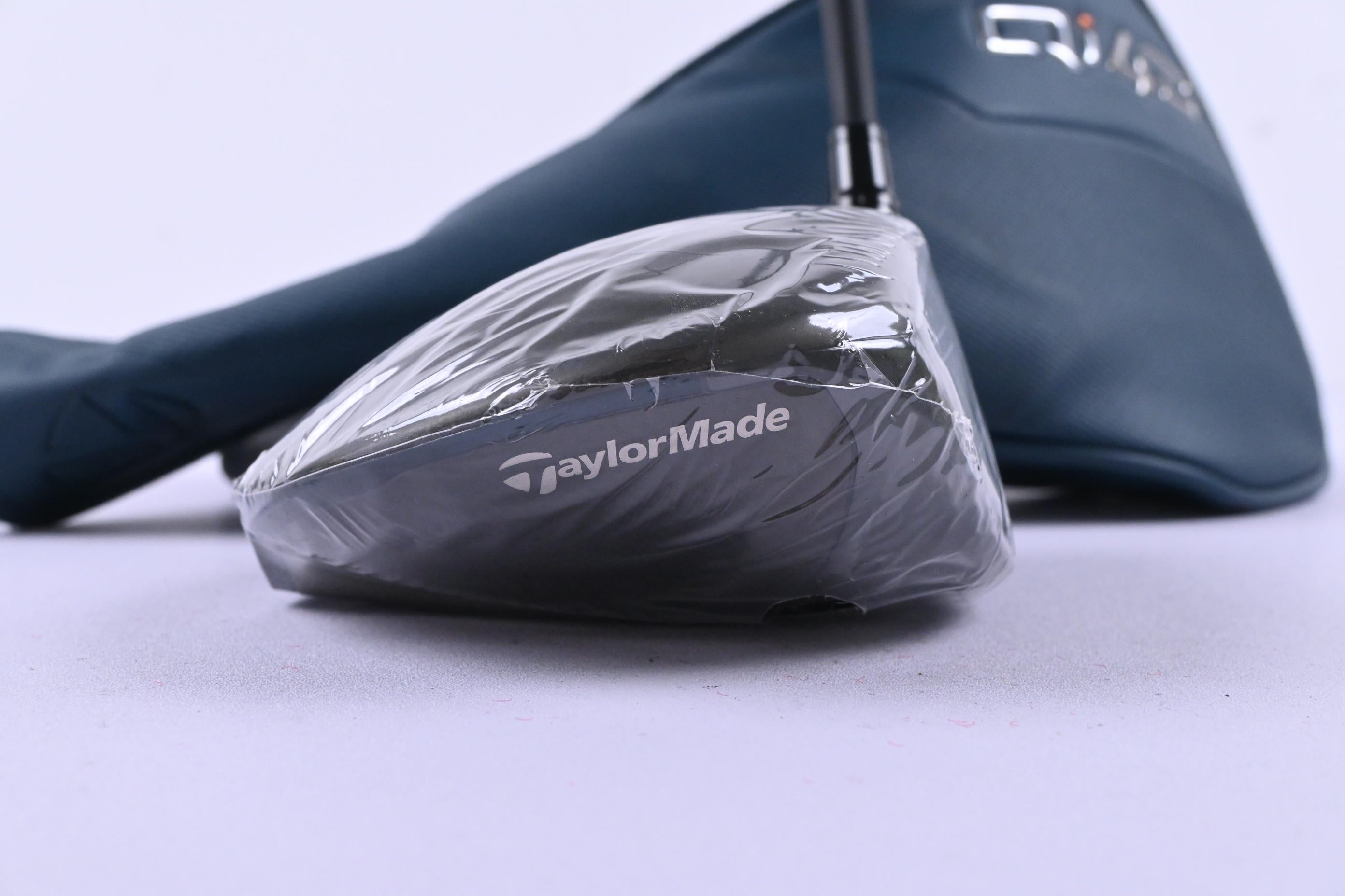 Taylormade Qi4D Driver / 10.5 Degree / Regular Flex REAX 50 Shaft