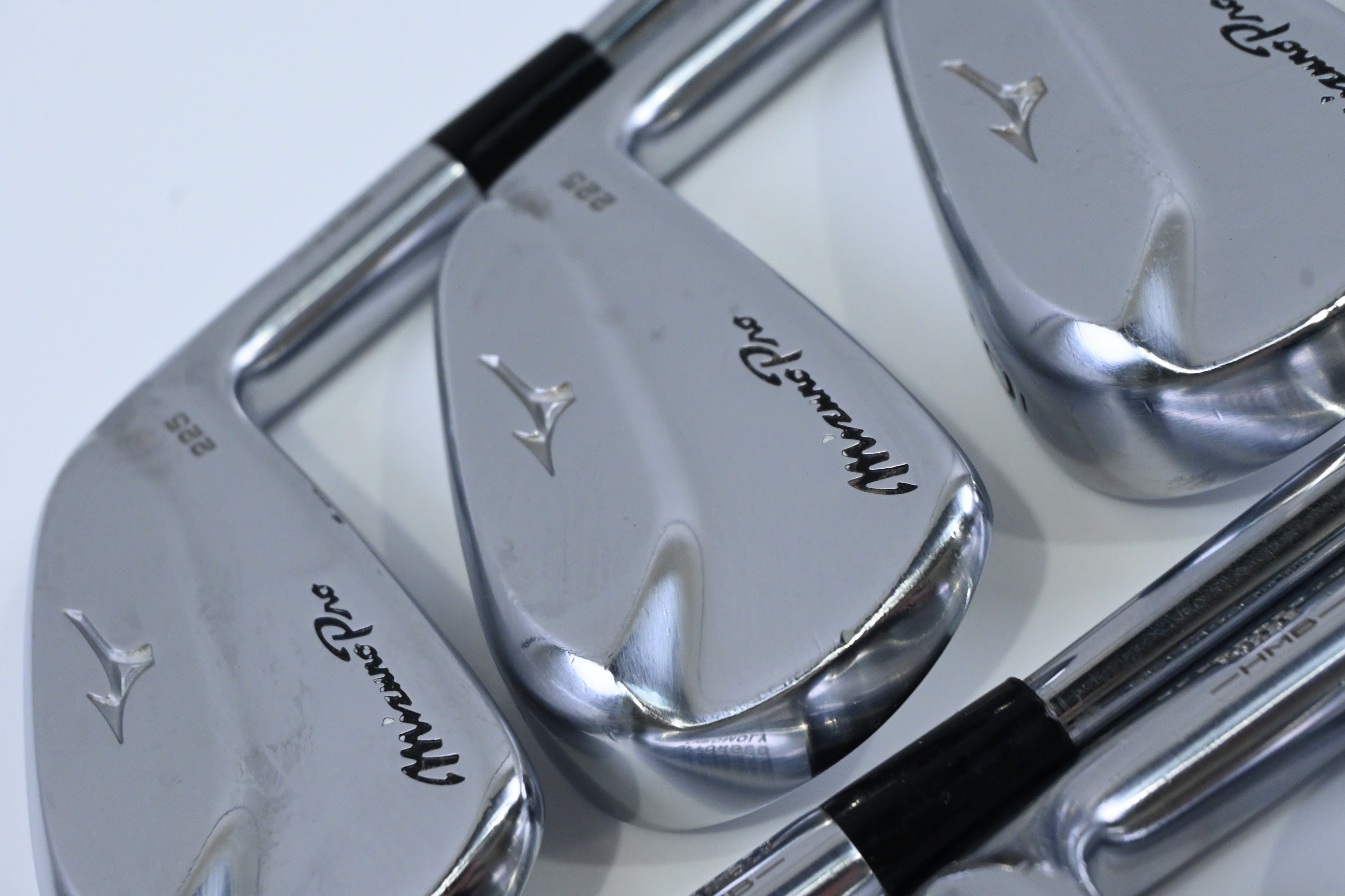 Mizuno Pro 225 Irons / 4-PW+GW / Stiff Flex Dynamic Gold 105 S300 Shafts