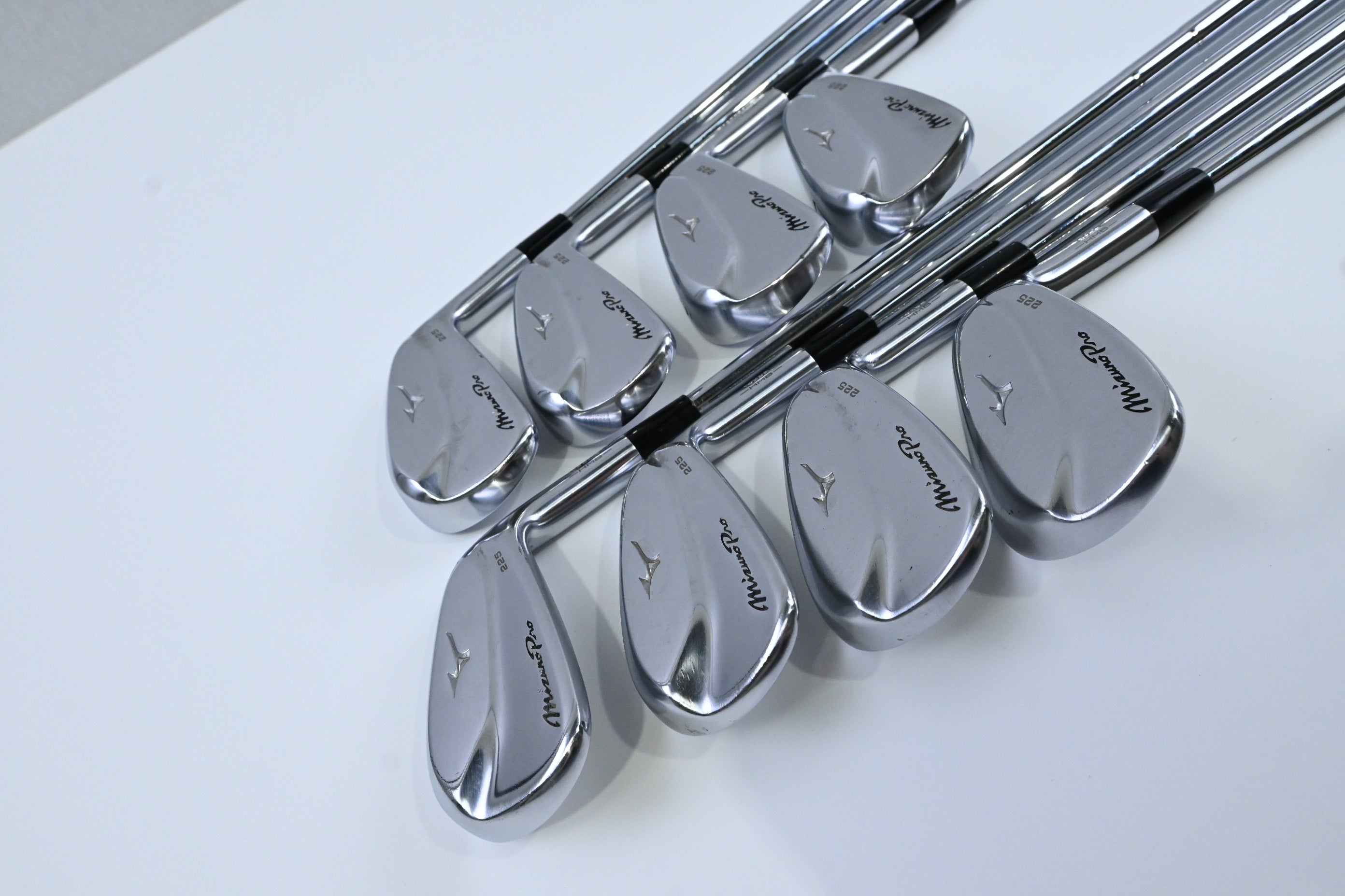 Mizuno Pro 225 Irons / 4-PW+GW / Stiff Flex Dynamic Gold 105 S300 Shafts