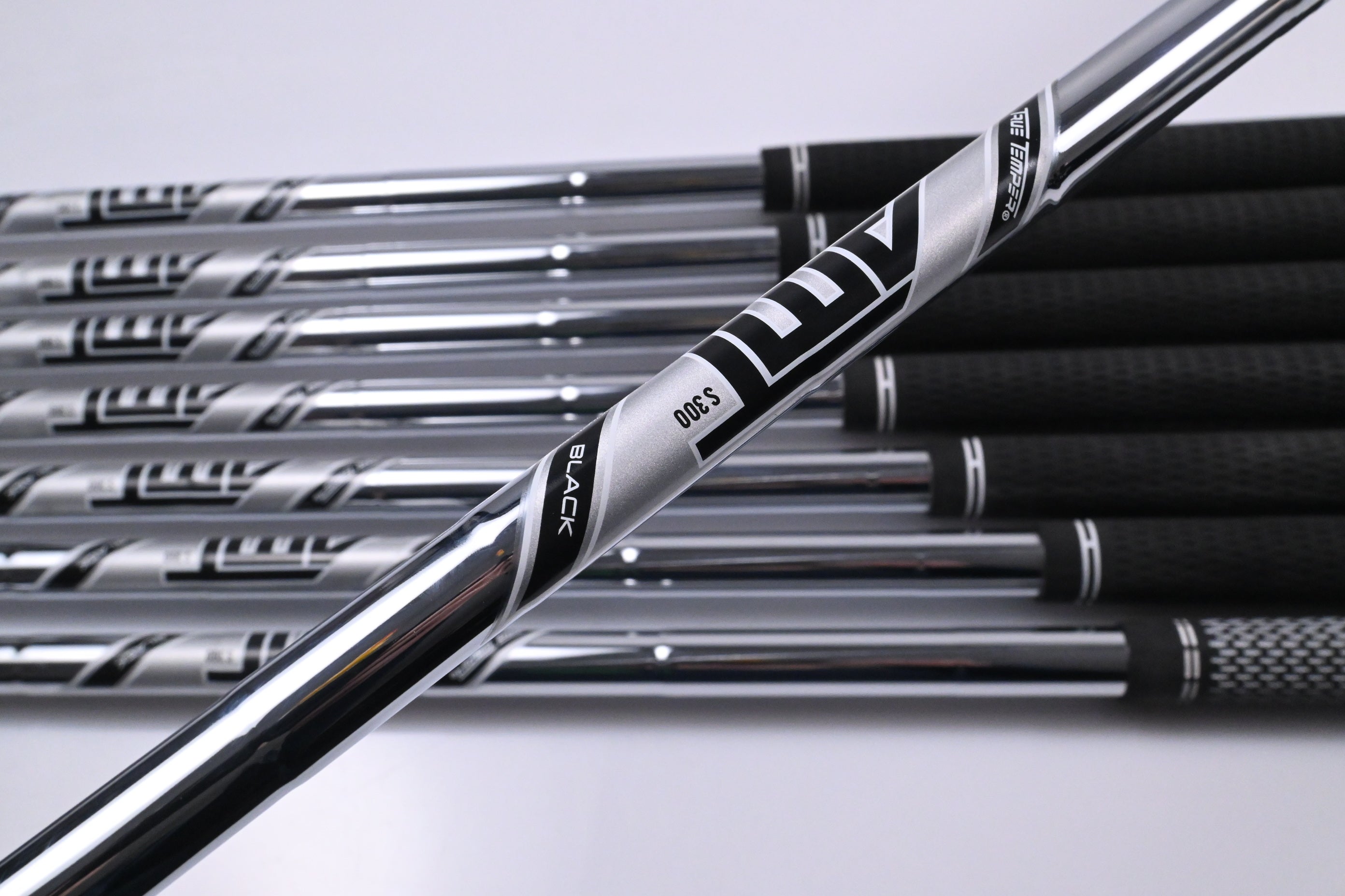 Titleist T200 2023 Irons / 4-PW+GW / Stiff Flex True Temper AMT Black S300