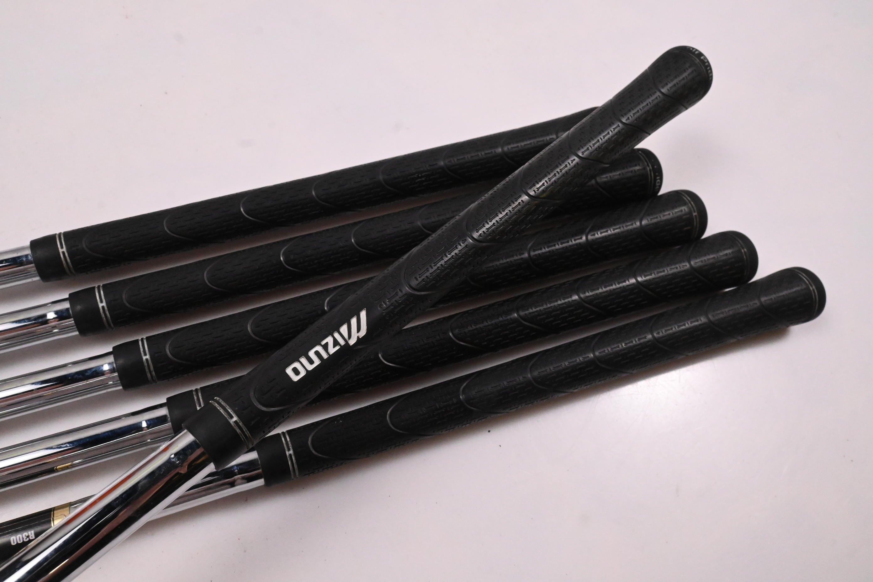 Mizuno JPX 825 Pro Irons / 5-PW / Regular Flex Dynalite Gold XP R300 Shafts
