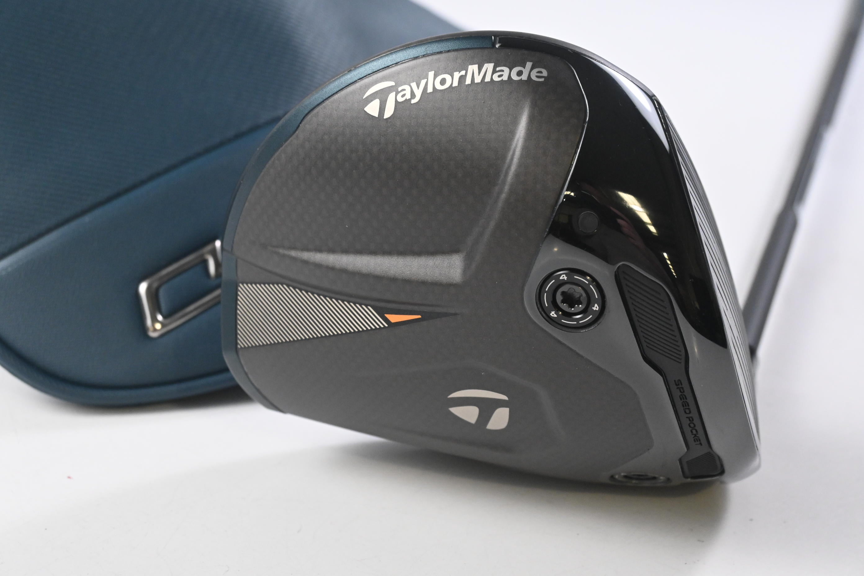 Taylormade Qi4D Driver / 10.5 Degree / Regular Flex Reax Blue 50 Shaft