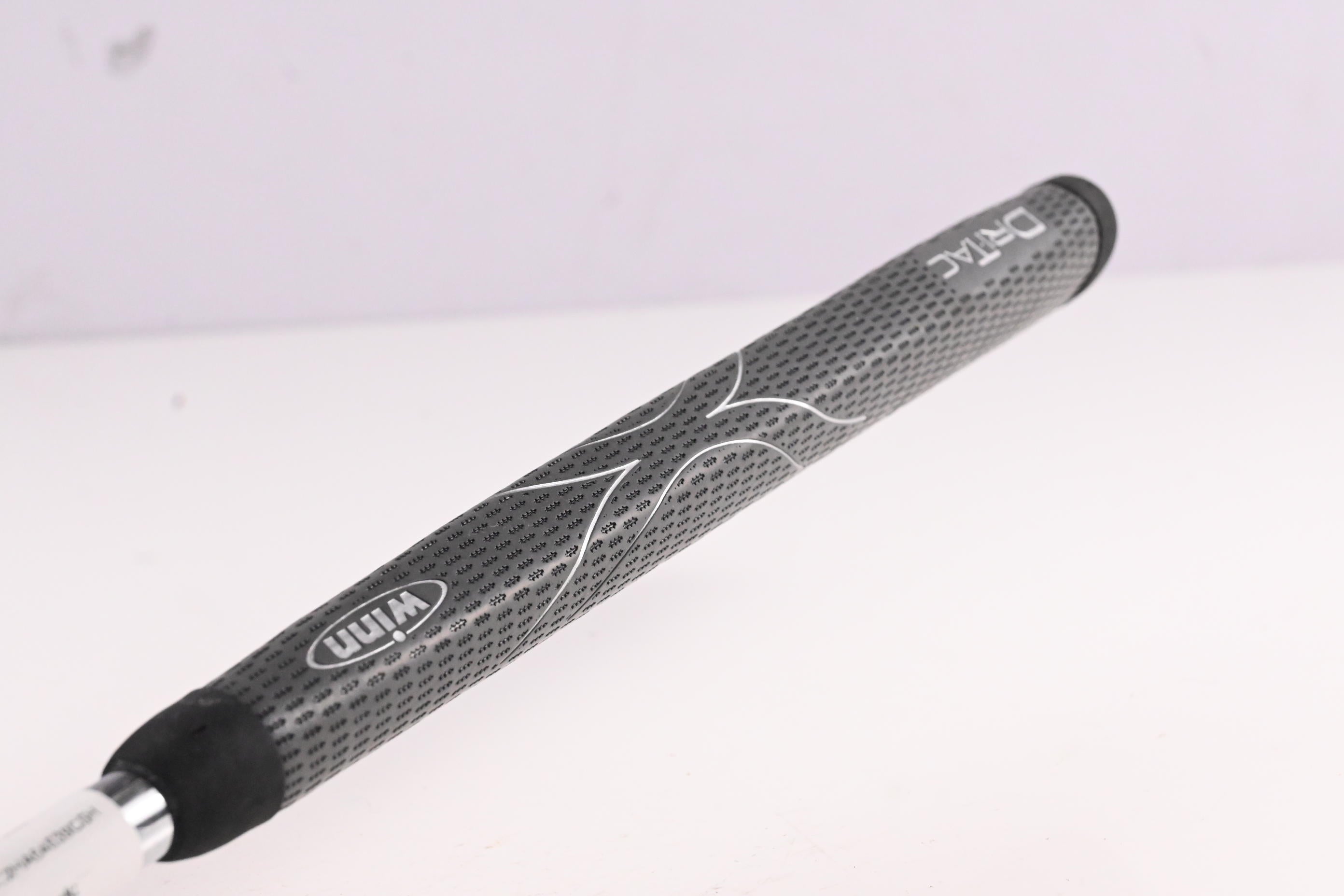 Odyssey White Hot RX V-Line Fang Putter / 34 Inch