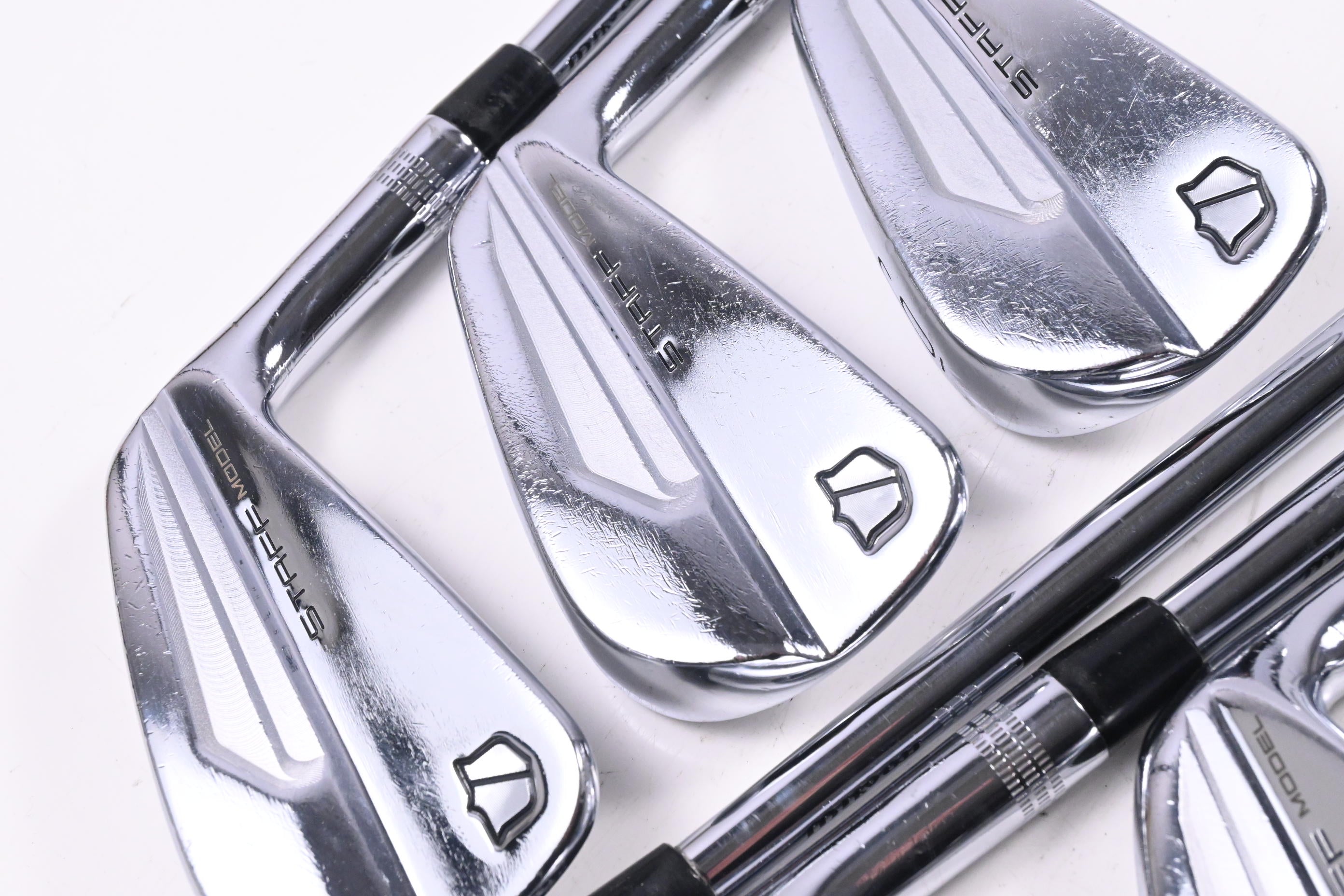 Wilson Staff Model Blade 2024 Irons / 4-PW / Stiff Flex Dynamic Gold 120 S300