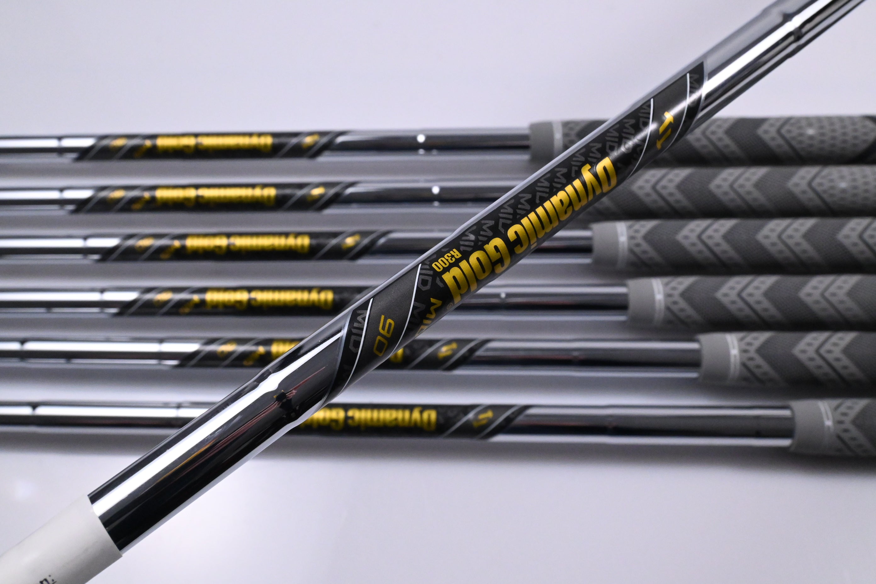 Callaway Apex Ai200 Irons / 4-PW / Regular Flex Dynamic Gold Mid 90 R300 Shafts