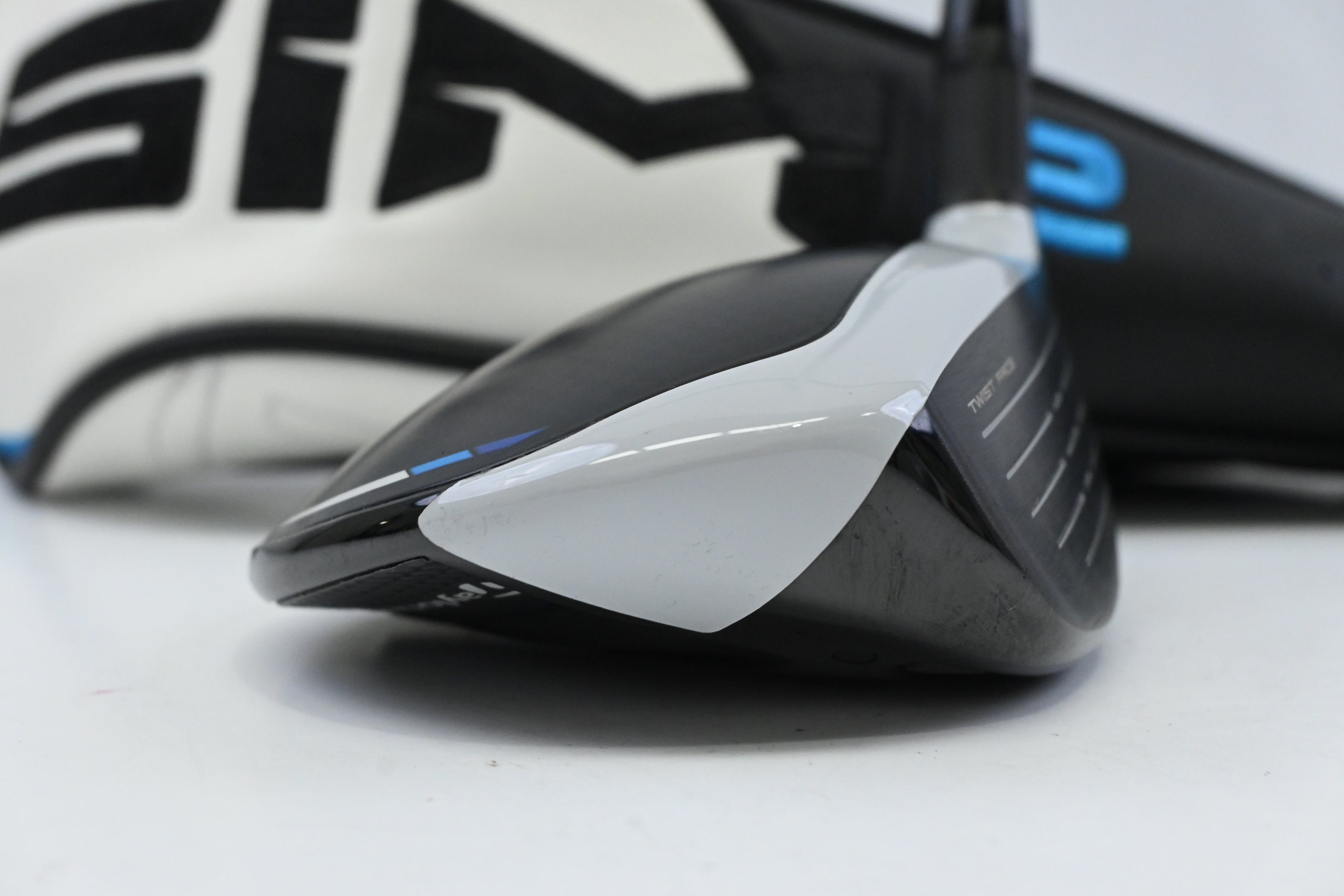 Taylormade SIM2 Max #5 Wood / 18 Degree / Regular Flex Fujikura Ventus Blue 5
