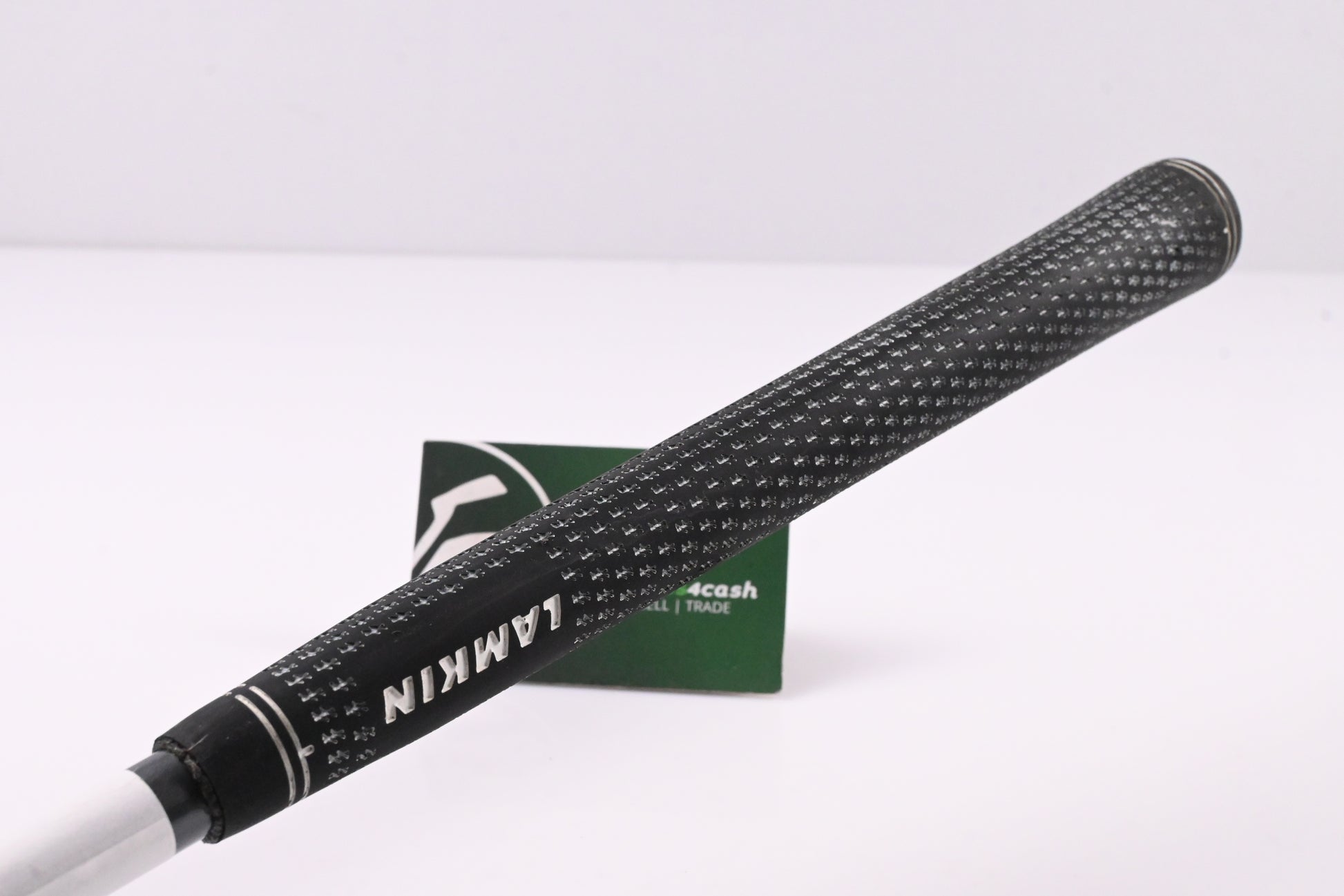 Taylormade M3 Driver / 10.5 Degree / Regular Flex Matrix Ozik White Tie 55