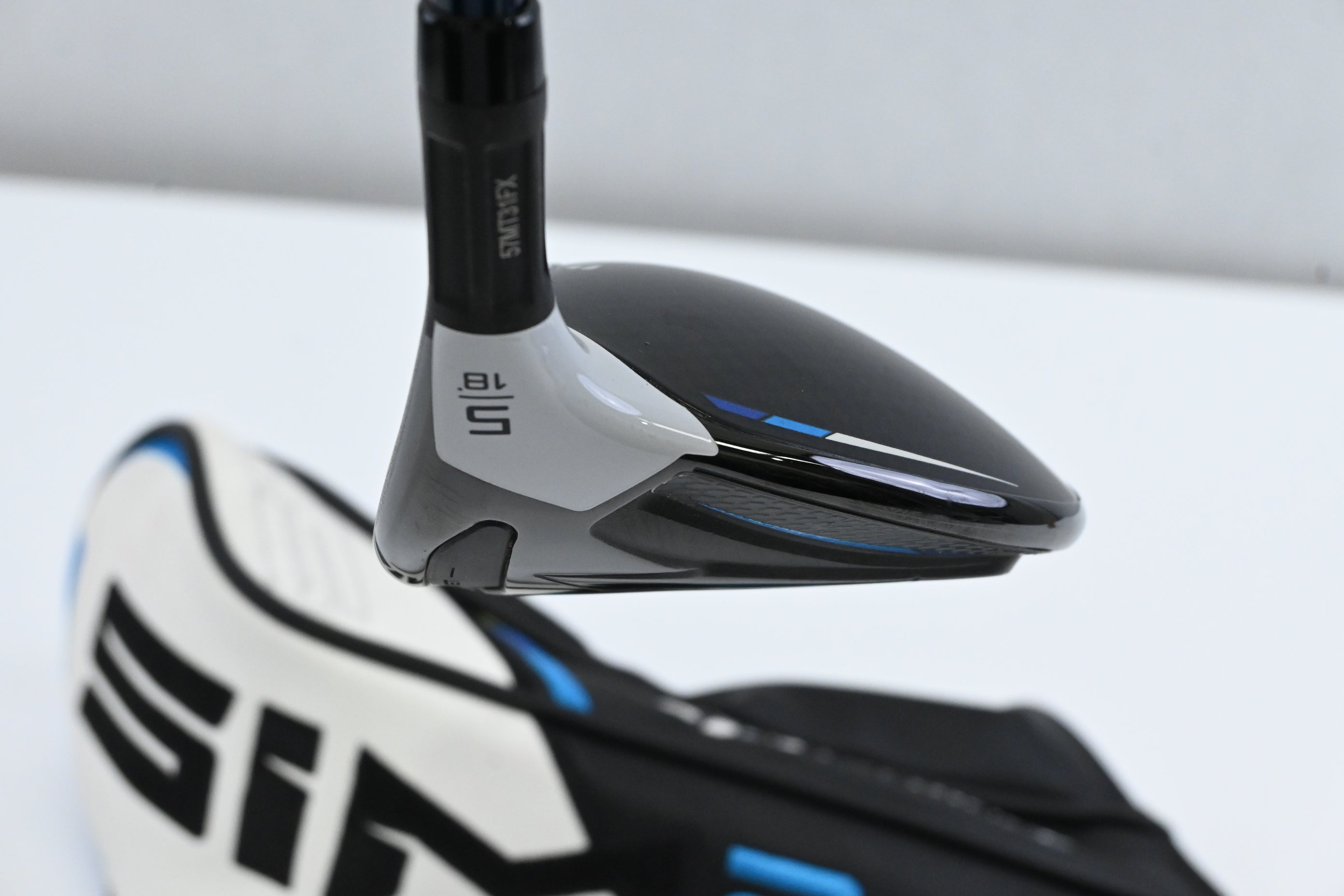 Taylormade SIM2 Max #5 Wood / 18 Degree / Regular Flex Fujikura Ventus Blue 5
