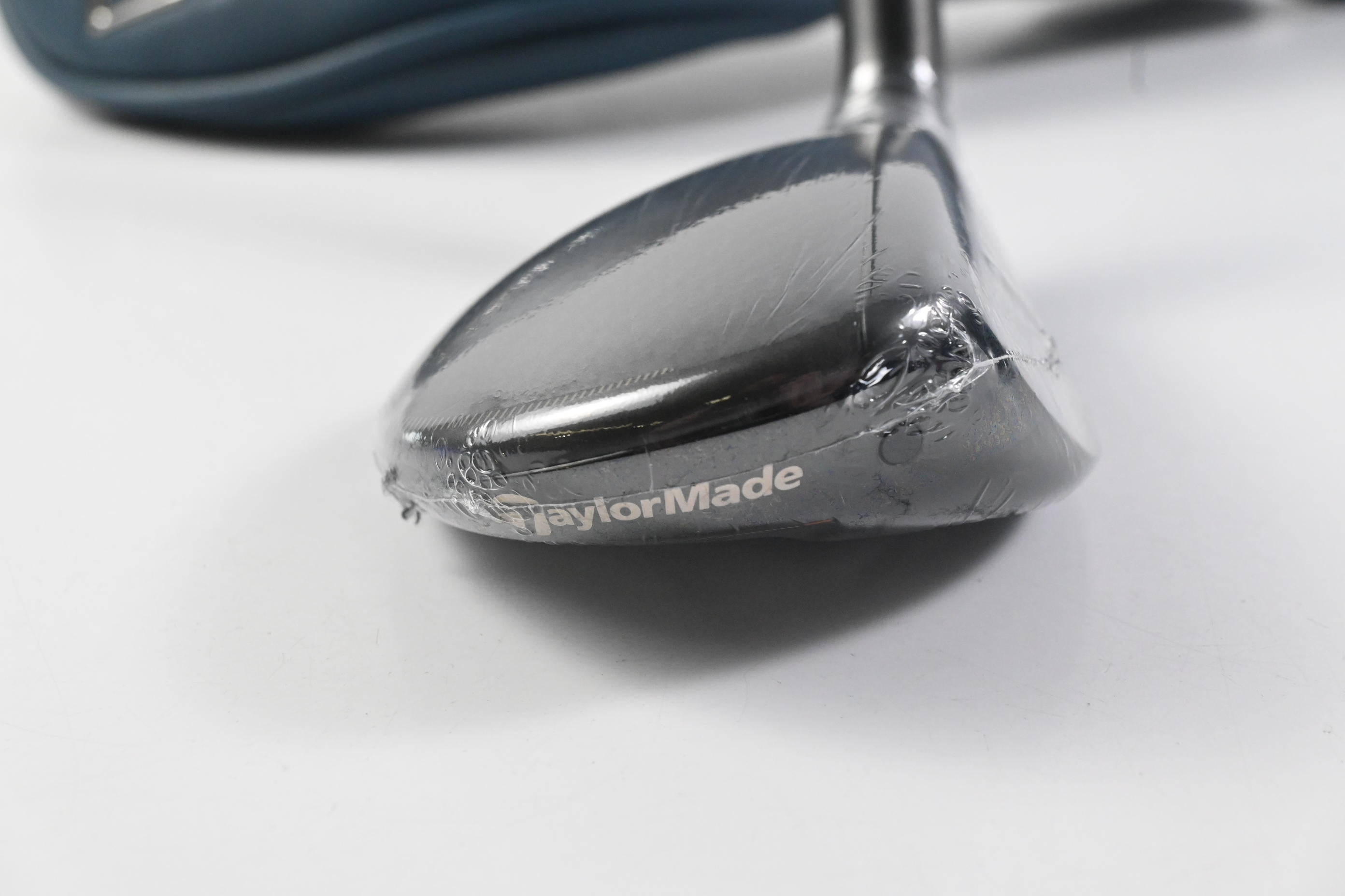 Taylormade Qi4D Max #5 Hybrid / 26 Degree / Regular Flex REAX By KBS 50 Shaft