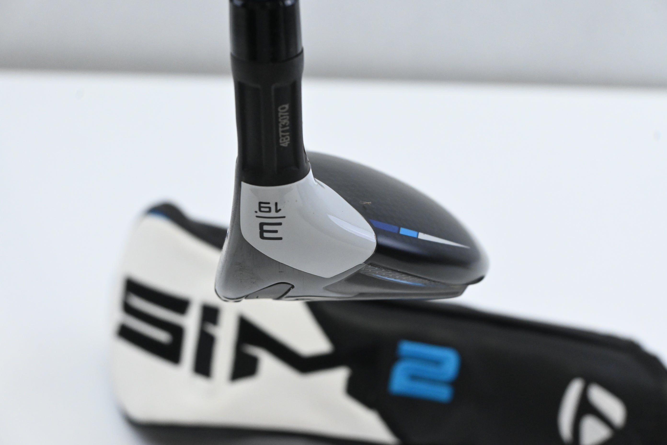 Taylormade SIM2 Max #3 Hybrid / 19 Degree / Regular Flex Fujikura Ventus Blue 6
