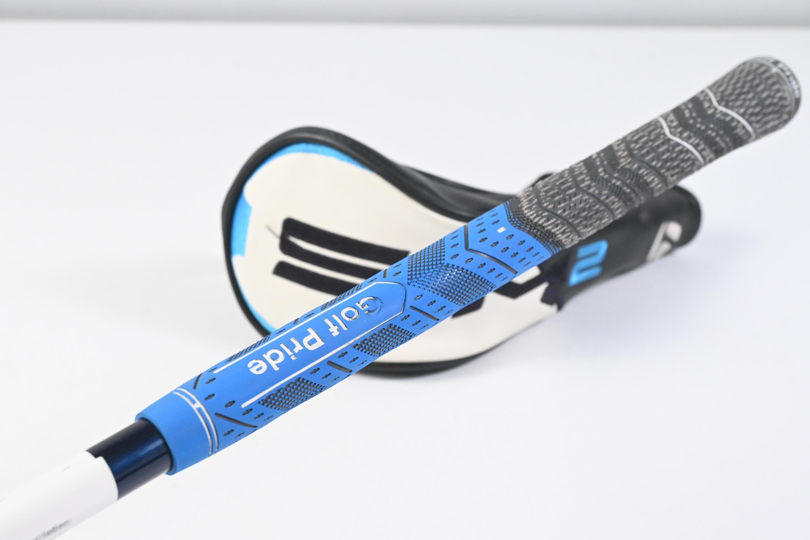 Taylormade SIM2 Max #4 Hybrid / 22 Degree / Stiff Flex Ventus Blue 7 Shaft