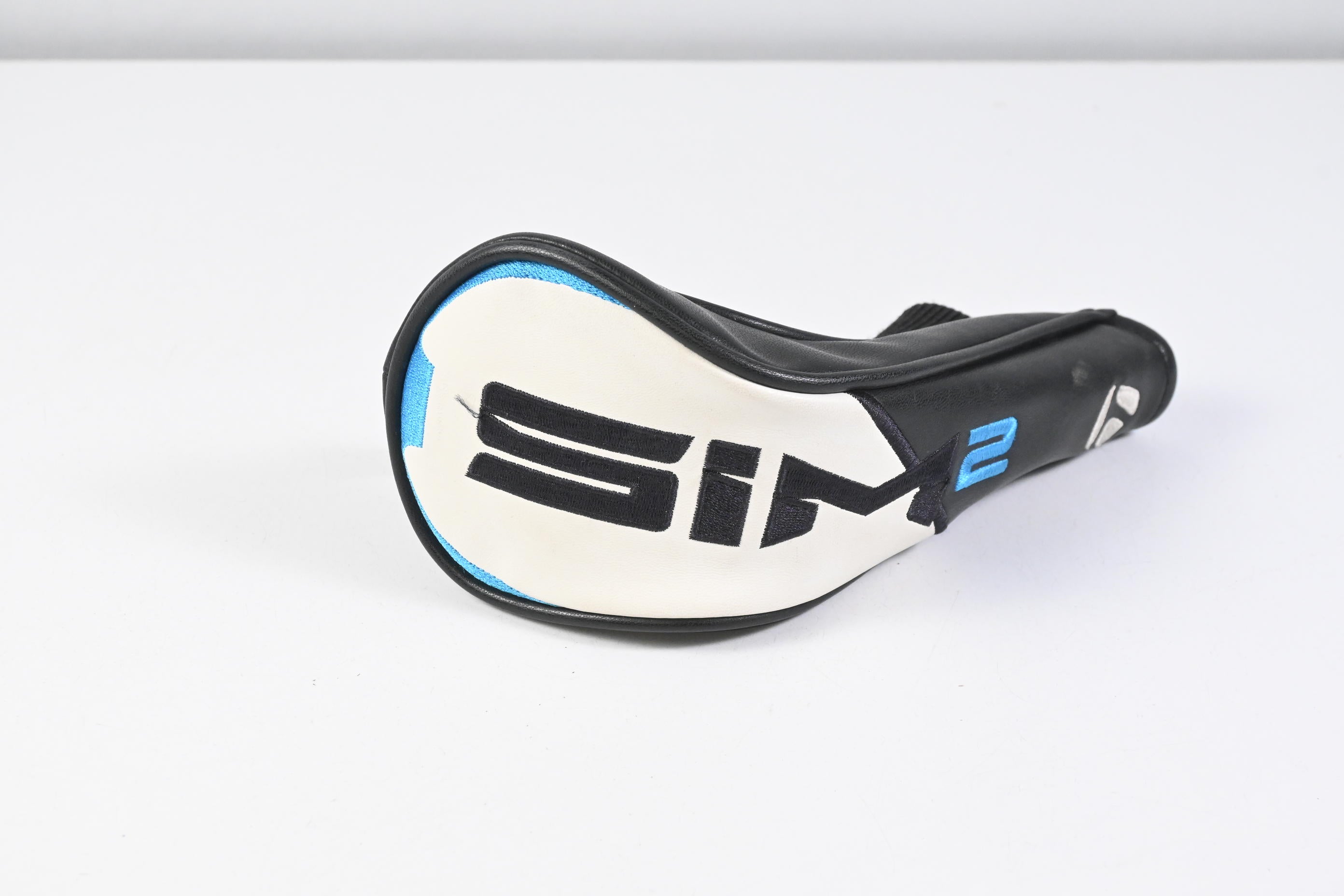 Taylormade SIM2 Max #4 Hybrid / 22 Degree / Stiff Flex Ventus Blue 7 Shaft