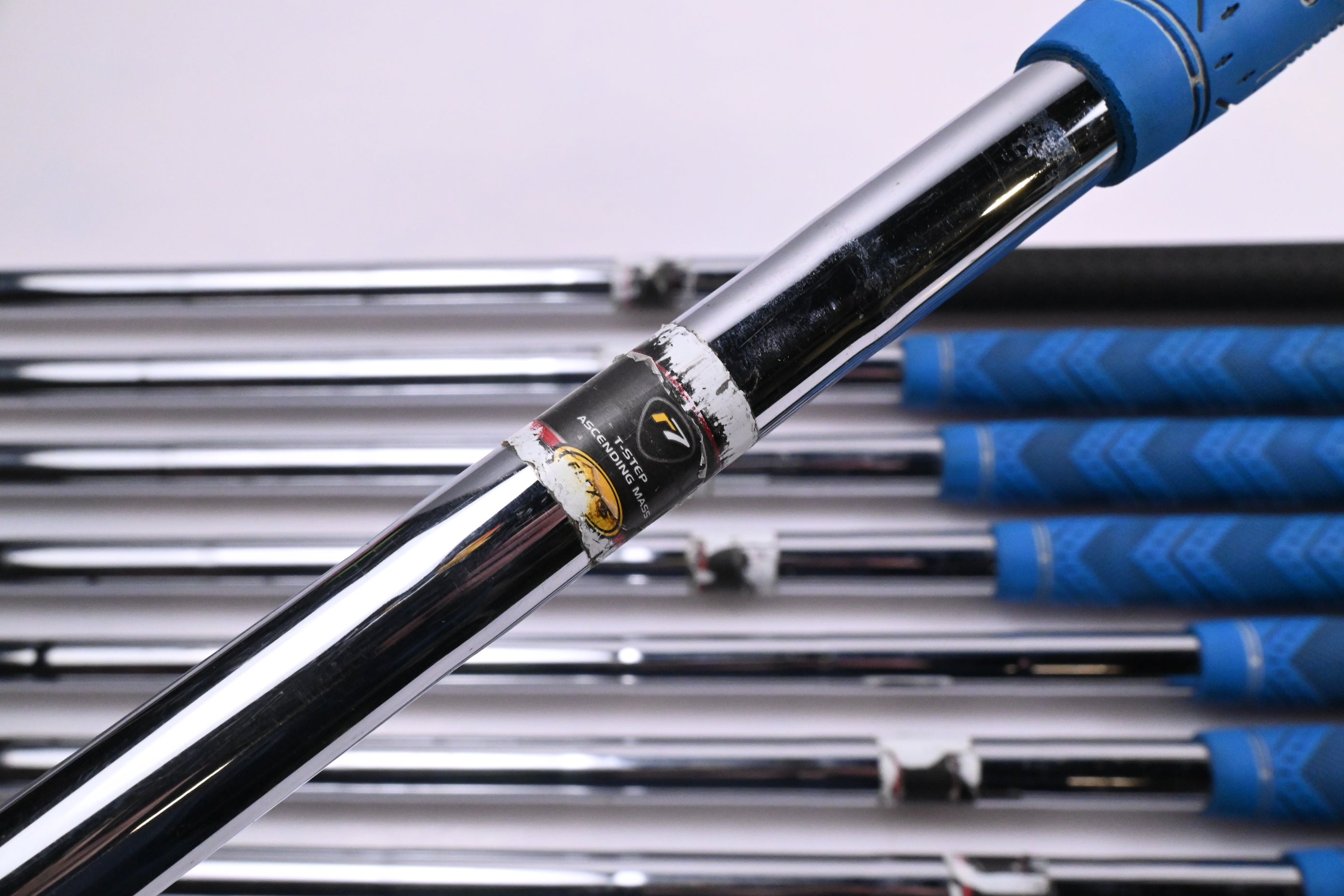Taylormade R7 CGB Irons / 3-PW+SW / Stiff Flex Taylormade Shafts