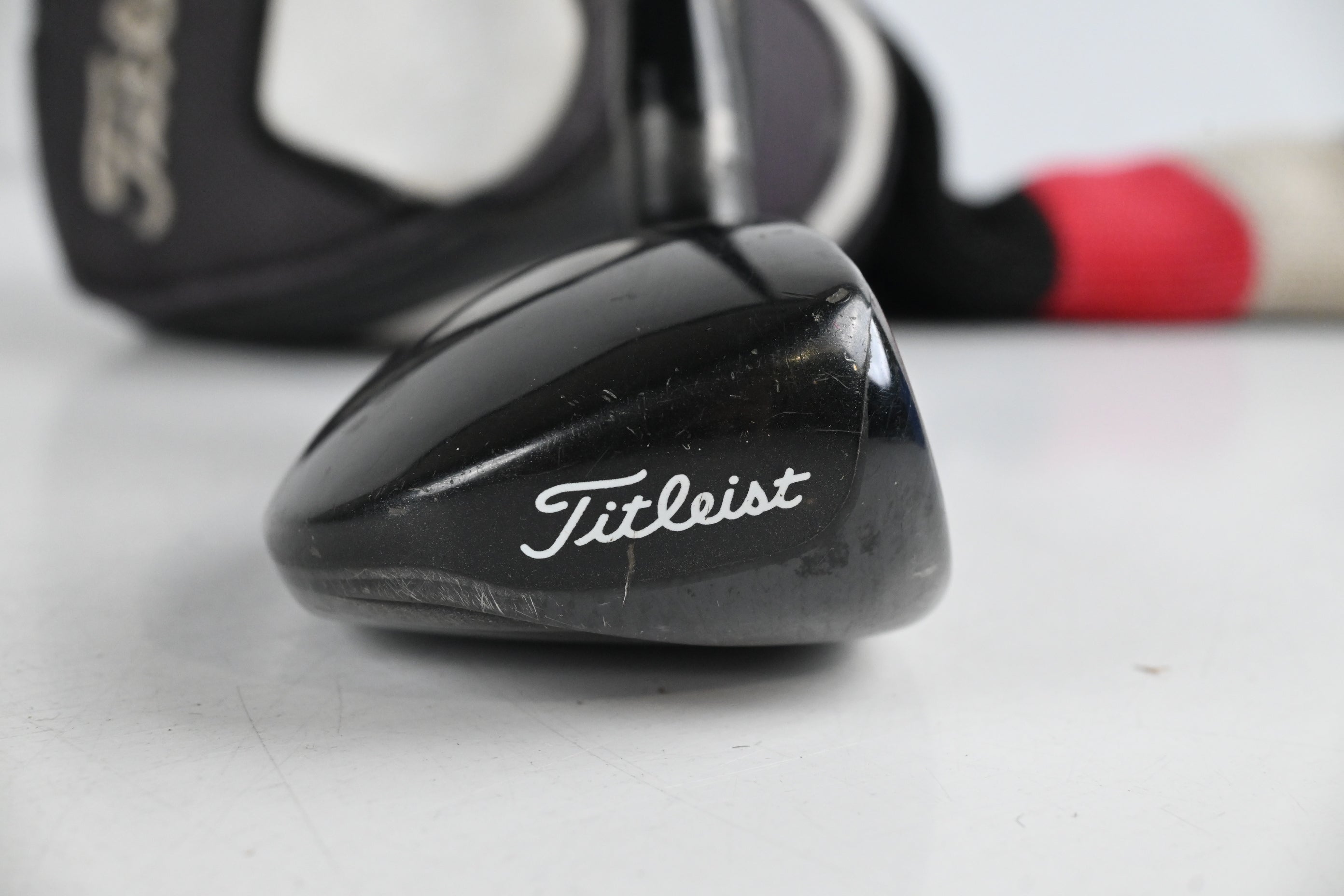 Titleist 913H.d #2 Hybrid / 18 Degree / Stiff Flex Diamana D+92 Shaft