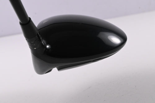 Titleist 915 D2 Driver / 10.5 Degree / Stiff Flex HZRDUS Black 60 Shaft