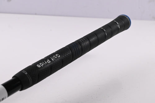 Titleist 915 D2 Driver / 10.5 Degree / Stiff Flex HZRDUS Black 60 Shaft
