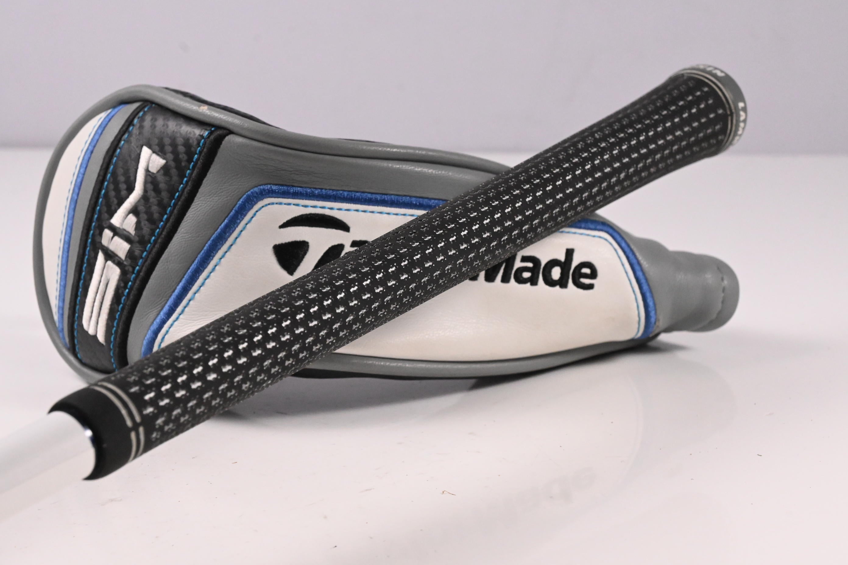Taylormade SIM Max #3 Hybrid / 19 Degree / Stiff Flex Ventus Blue 7 Shaft