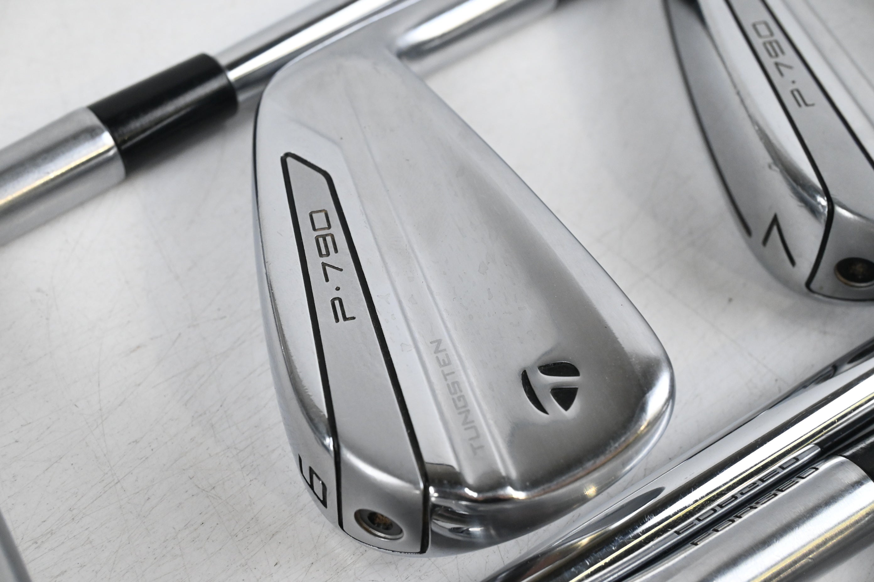 Taylormade P790 2019 Irons / 5-PW / Stiff Flex Dynamic Gold Gold 105 Shafts