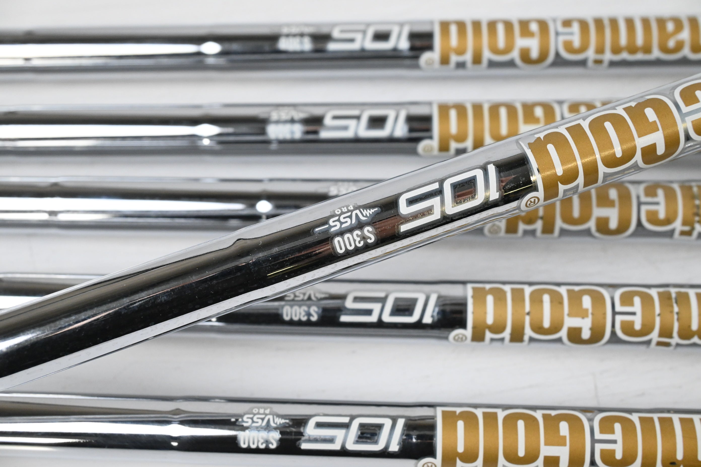 Taylormade P790 2019 Irons / 5-PW / Stiff Flex Dynamic Gold Gold 105 Shafts