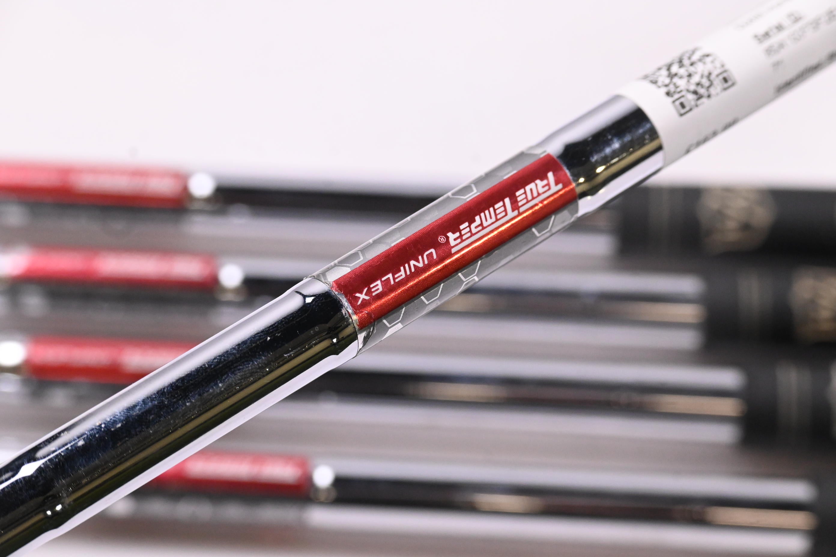 Wilson D200 Irons / 7-PW+SW / Uniflex True Temper SL 85 Shafts