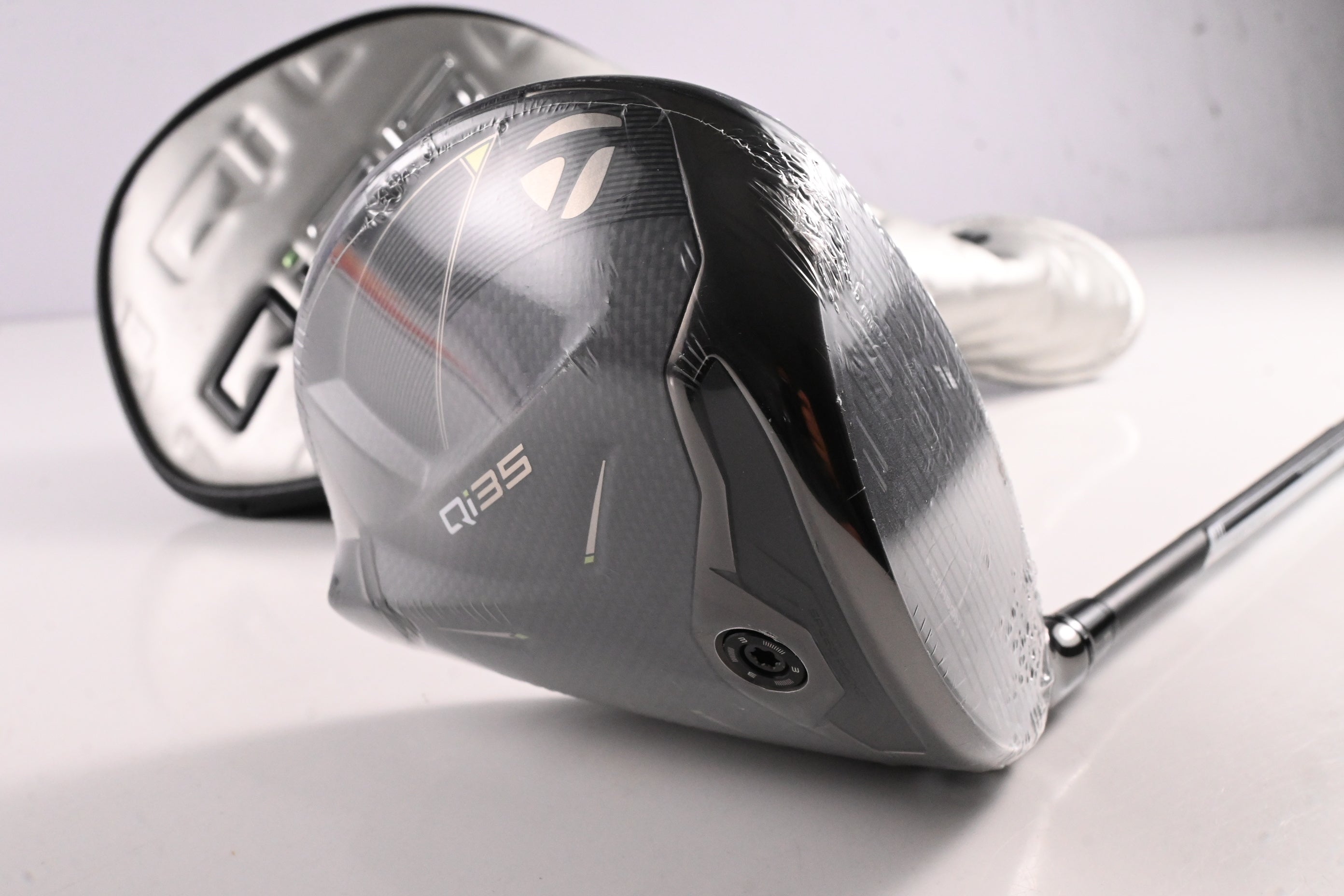Taylormade Qi35 Driver / 10.5 Degree / Regular Flex Fujikura Ventus Blue 5