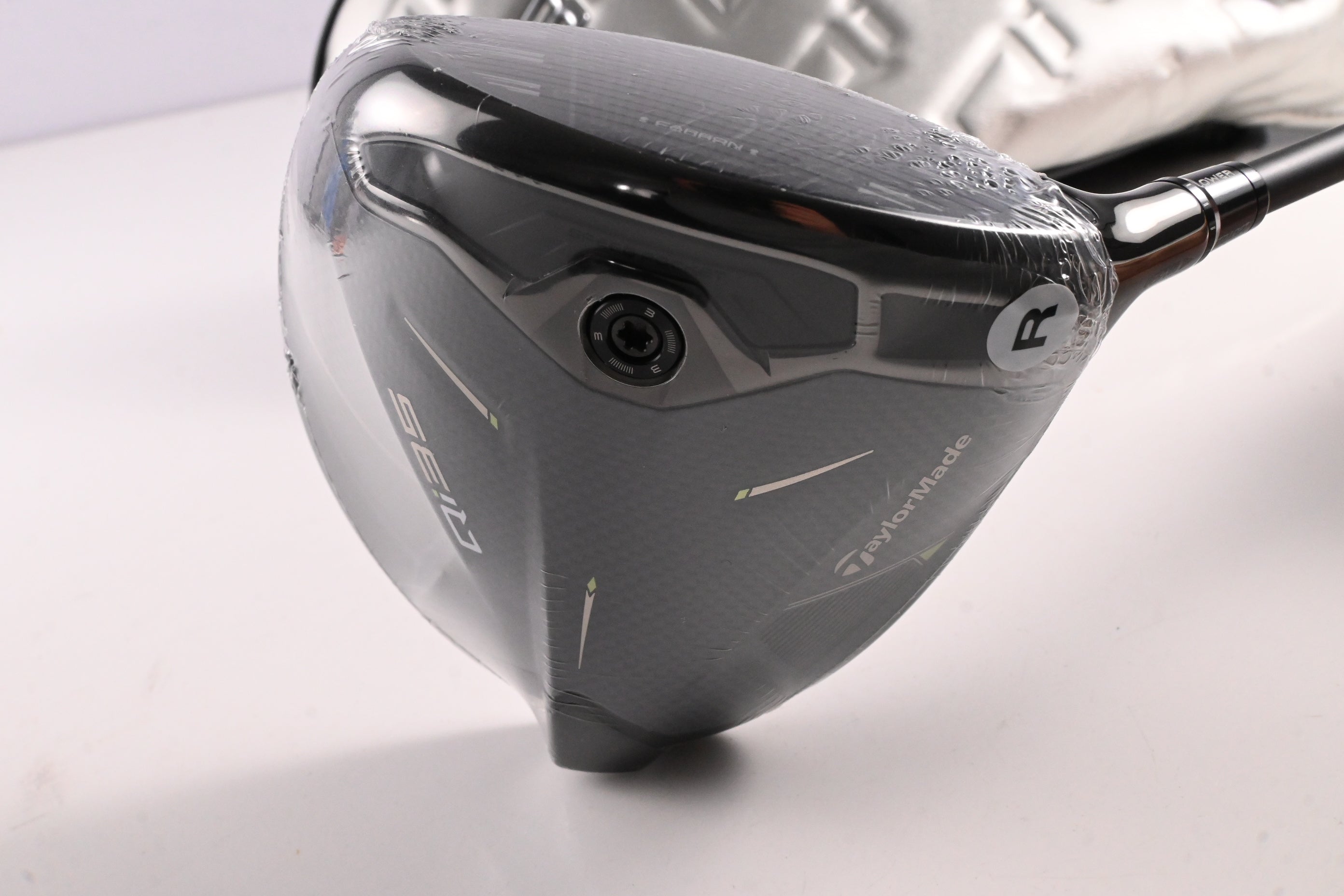 Taylormade Qi35 Driver / 10.5 Degree / Regular Flex Fujikura Ventus Blue 5