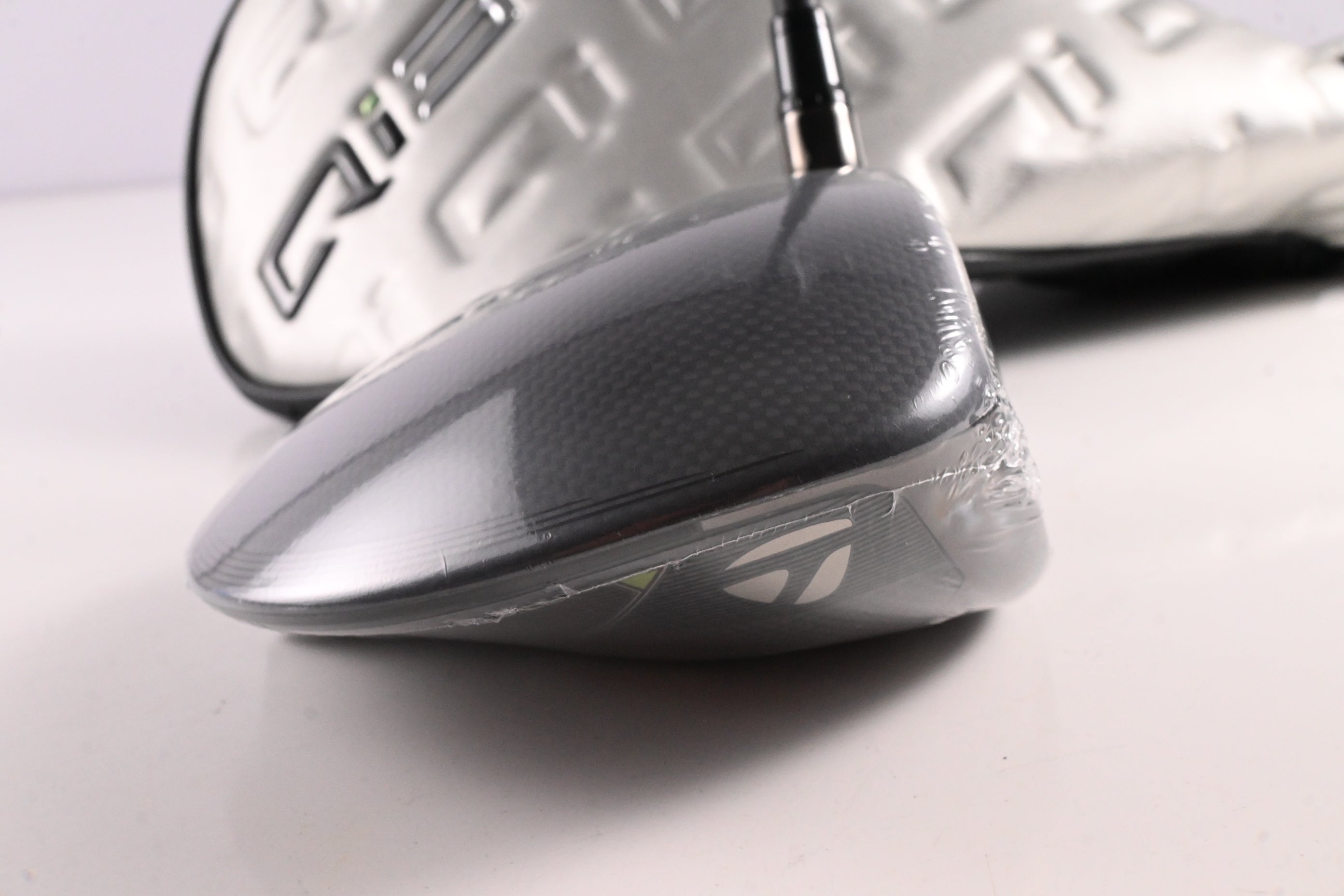 Taylormade Qi35 Driver / 10.5 Degree / Regular Flex Fujikura Ventus Blue 5