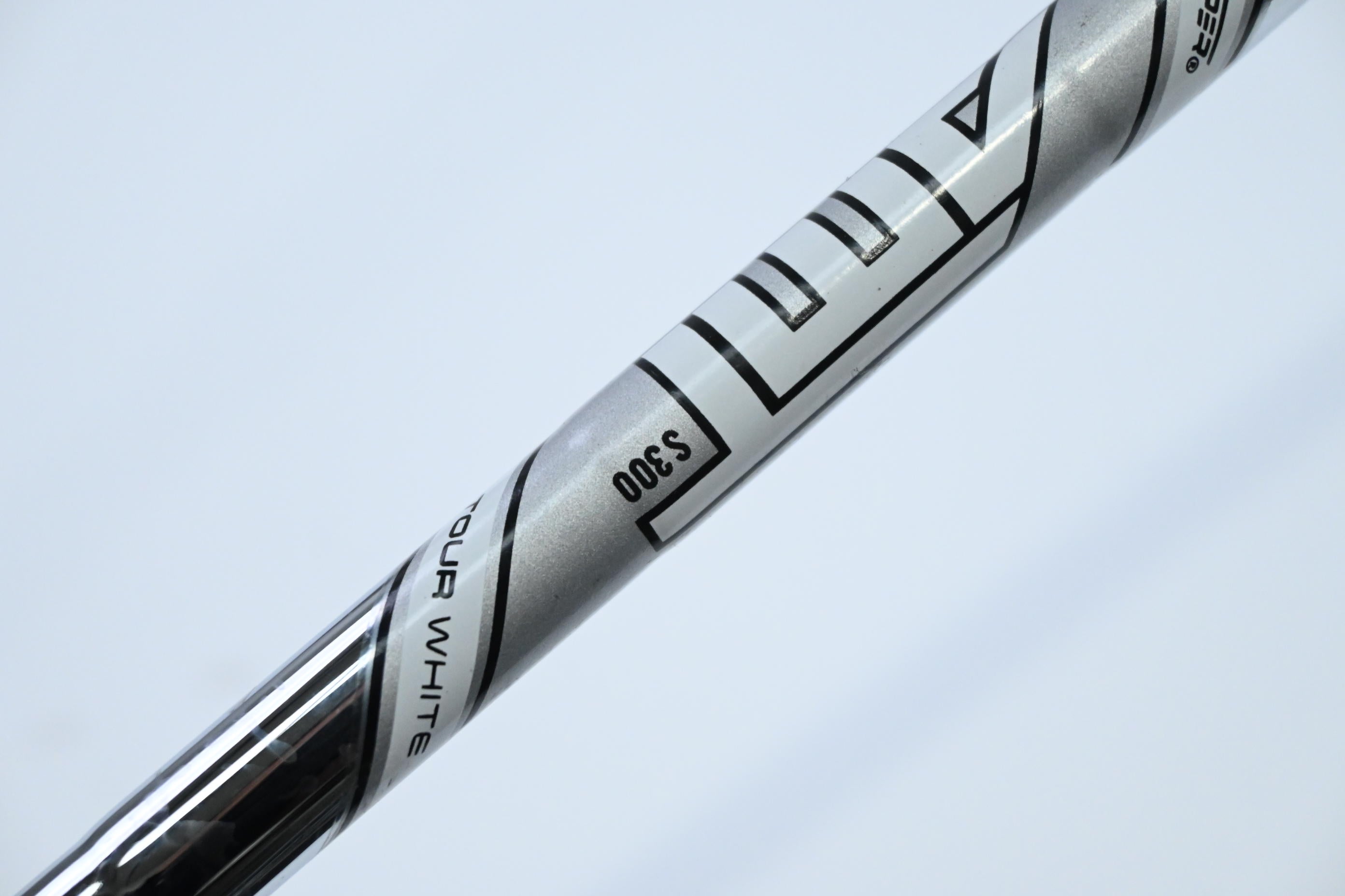 Titleist 620 MB #6 Iron / Stiff Flex AMT Tour White S300 Shaft