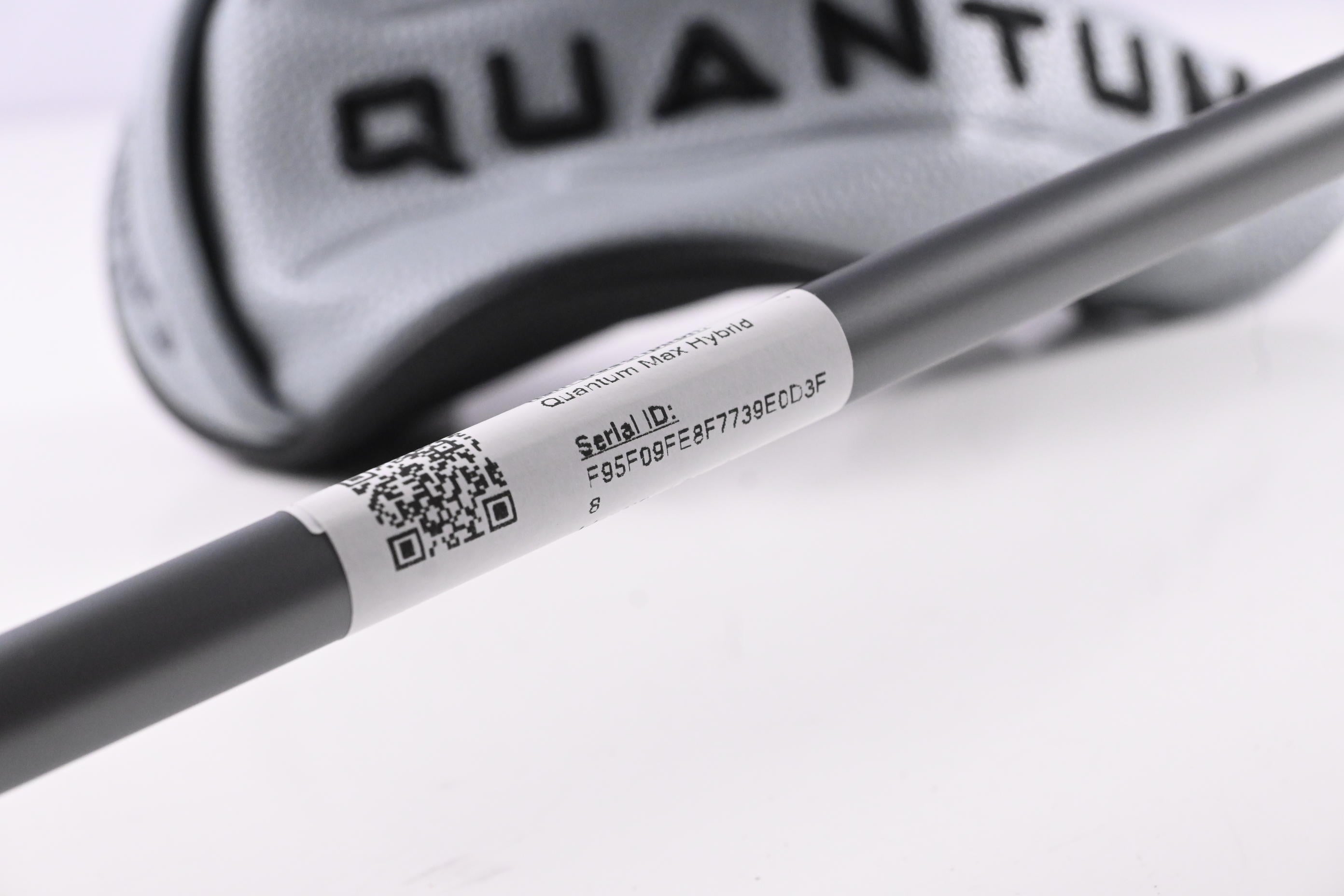Callaway Quantum Max #4 Hybrid / 21 Degree / Regular Flex Denali Silver 60 Shaft